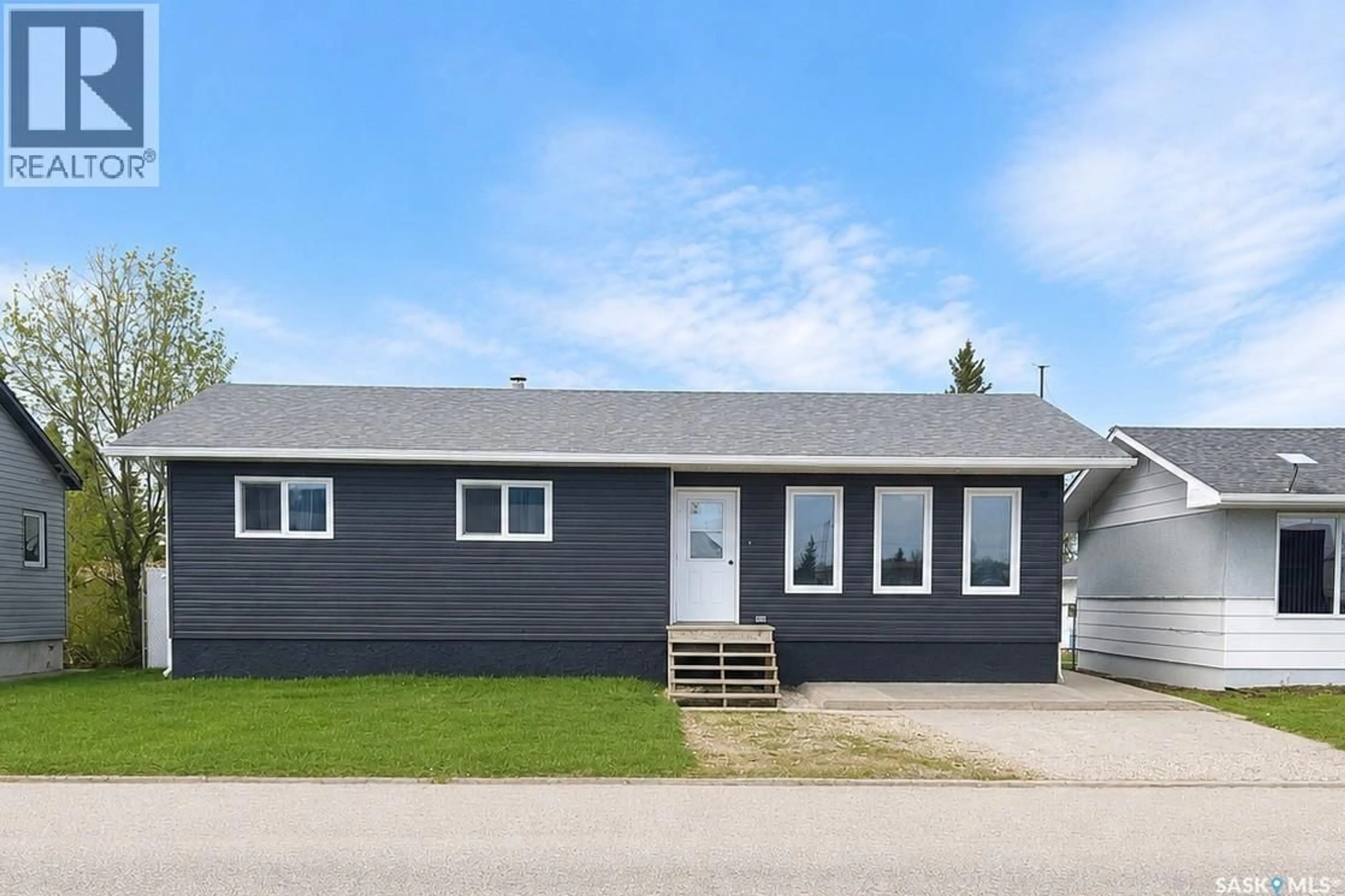Home with vinyl exterior material, building for 204 RAILWAY AVENUE, Shellbrook Saskatchewan S0J2E0