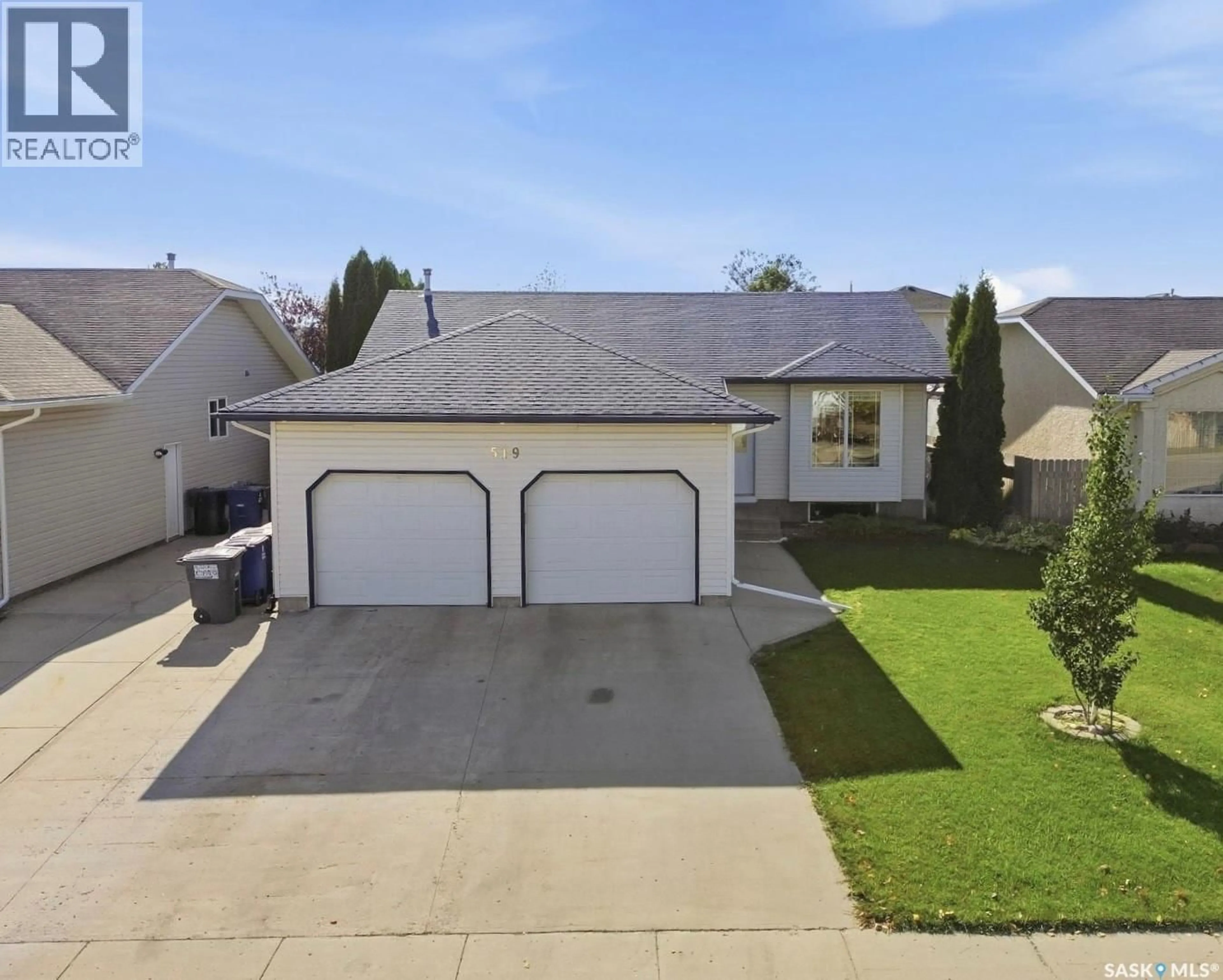 A pic from outside/outdoor area/front of a property/back of a property/a pic from drone, street for 519 BEERLING CRESCENT, Saskatoon Saskatchewan S7S1K5