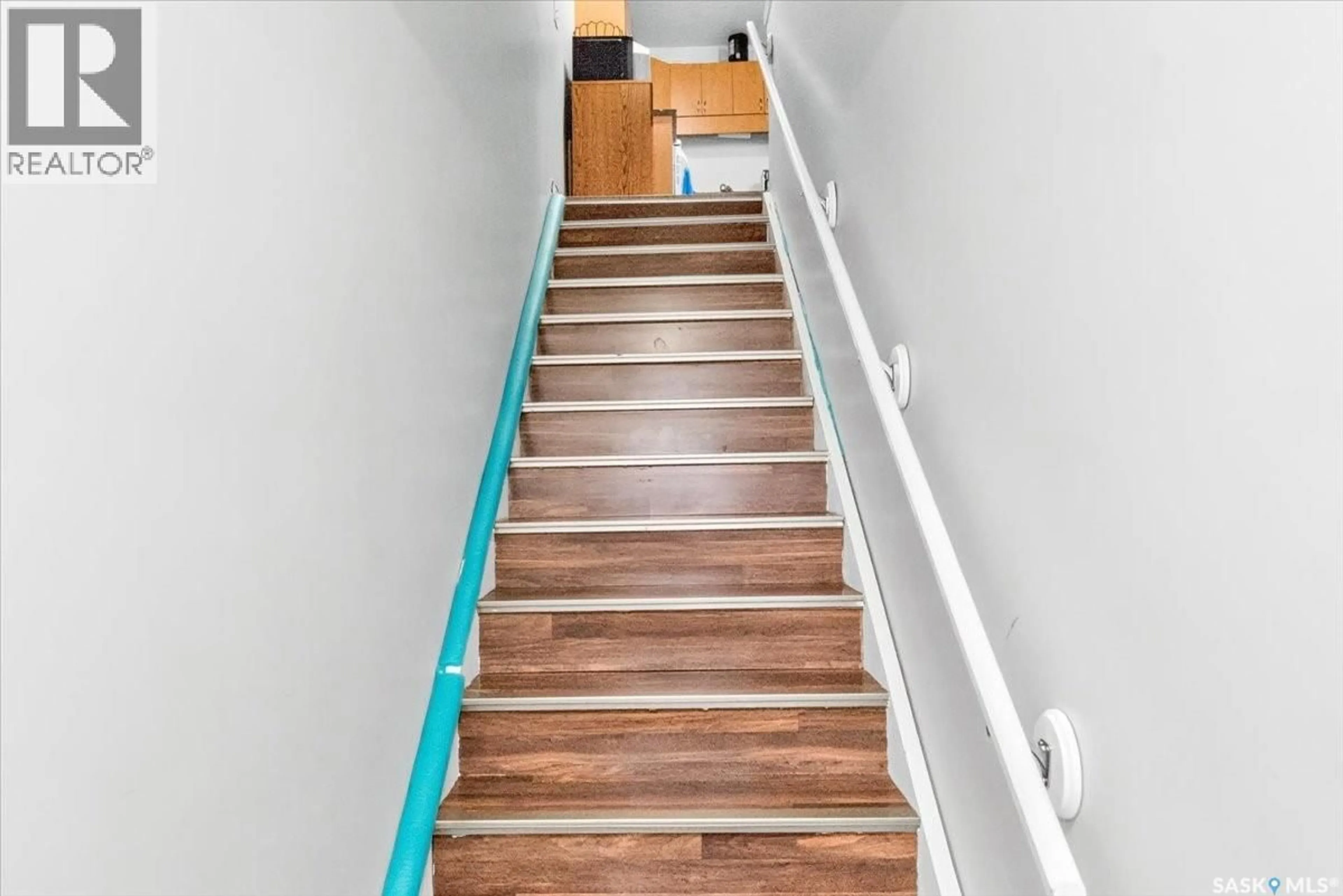 Stairs for 107 - 5051 JAMES HILL ROAD, Regina Saskatchewan S4W0B9