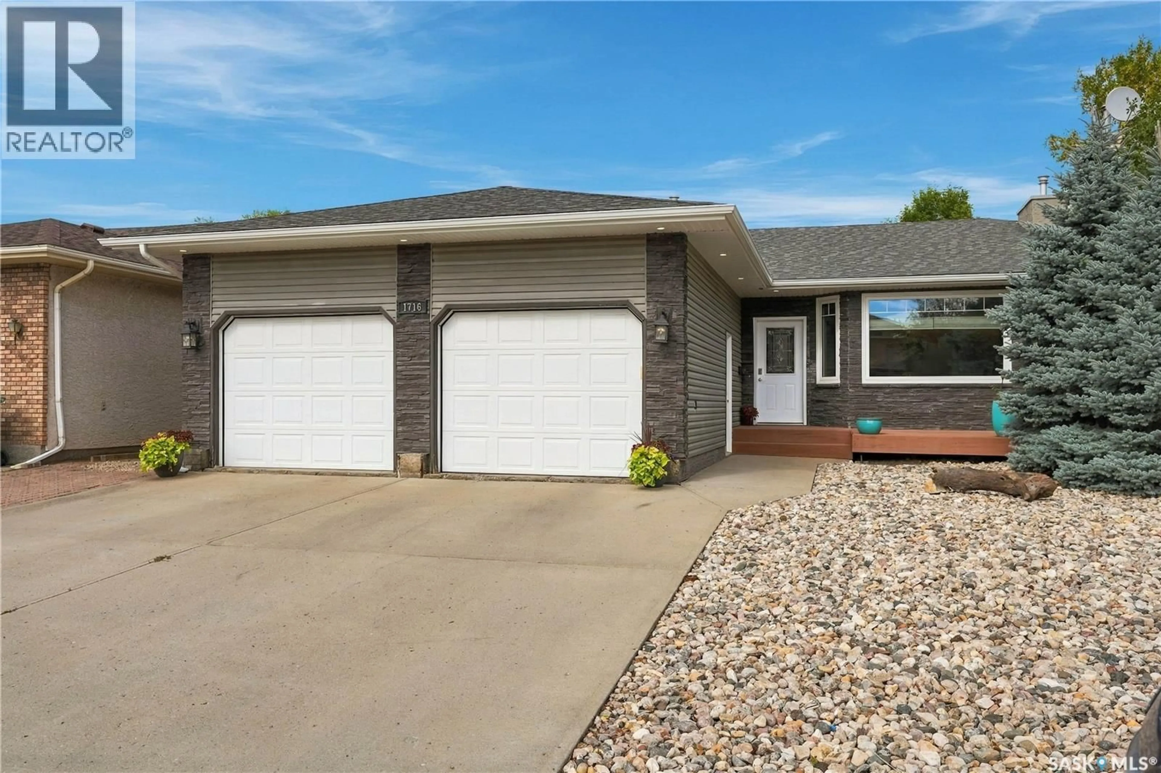 Home with vinyl exterior material, street for 1716 CLIVE BAY E, Regina Saskatchewan S4V2R8