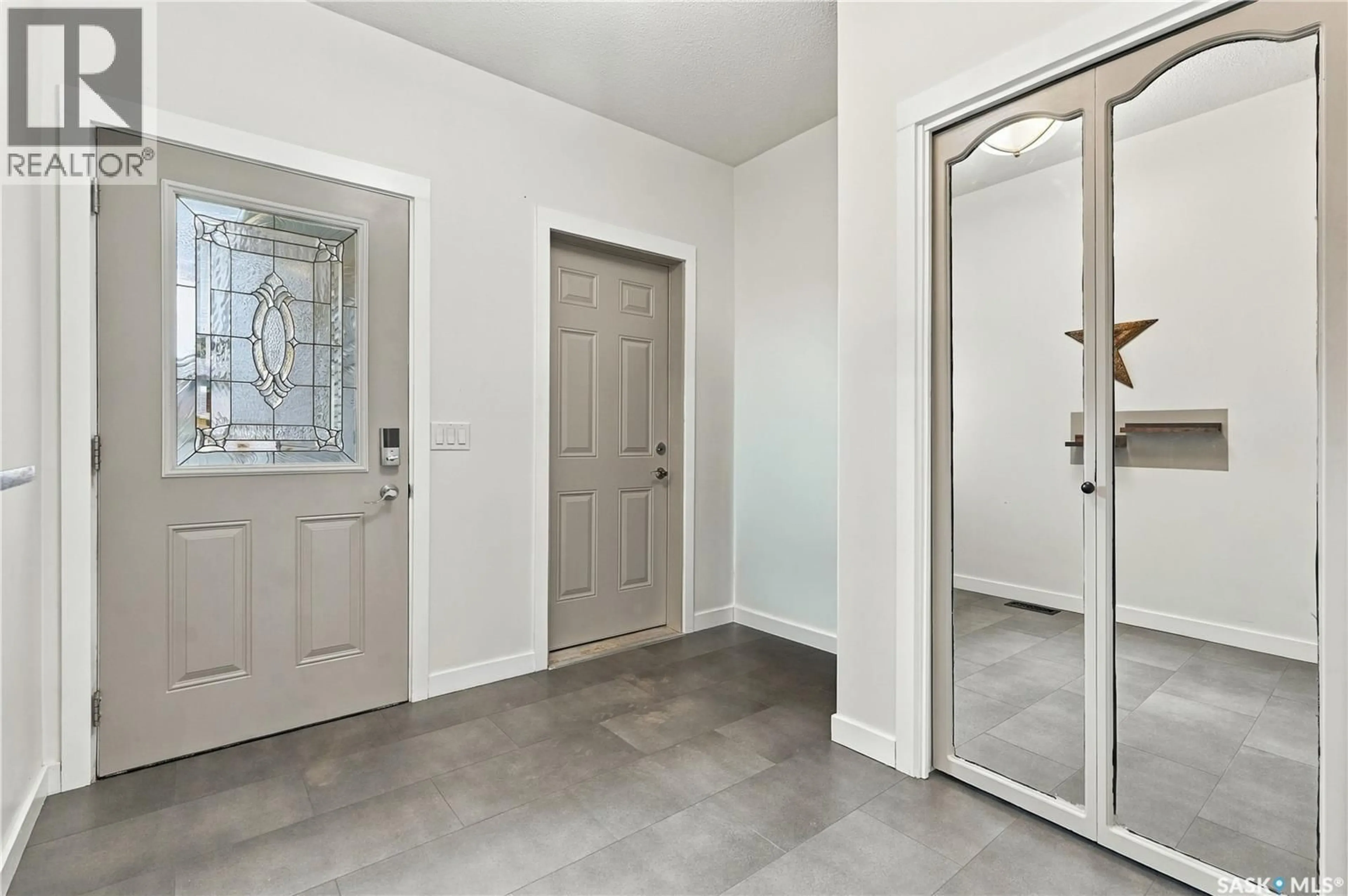 Indoor entryway for 1716 CLIVE BAY E, Regina Saskatchewan S4V2R8