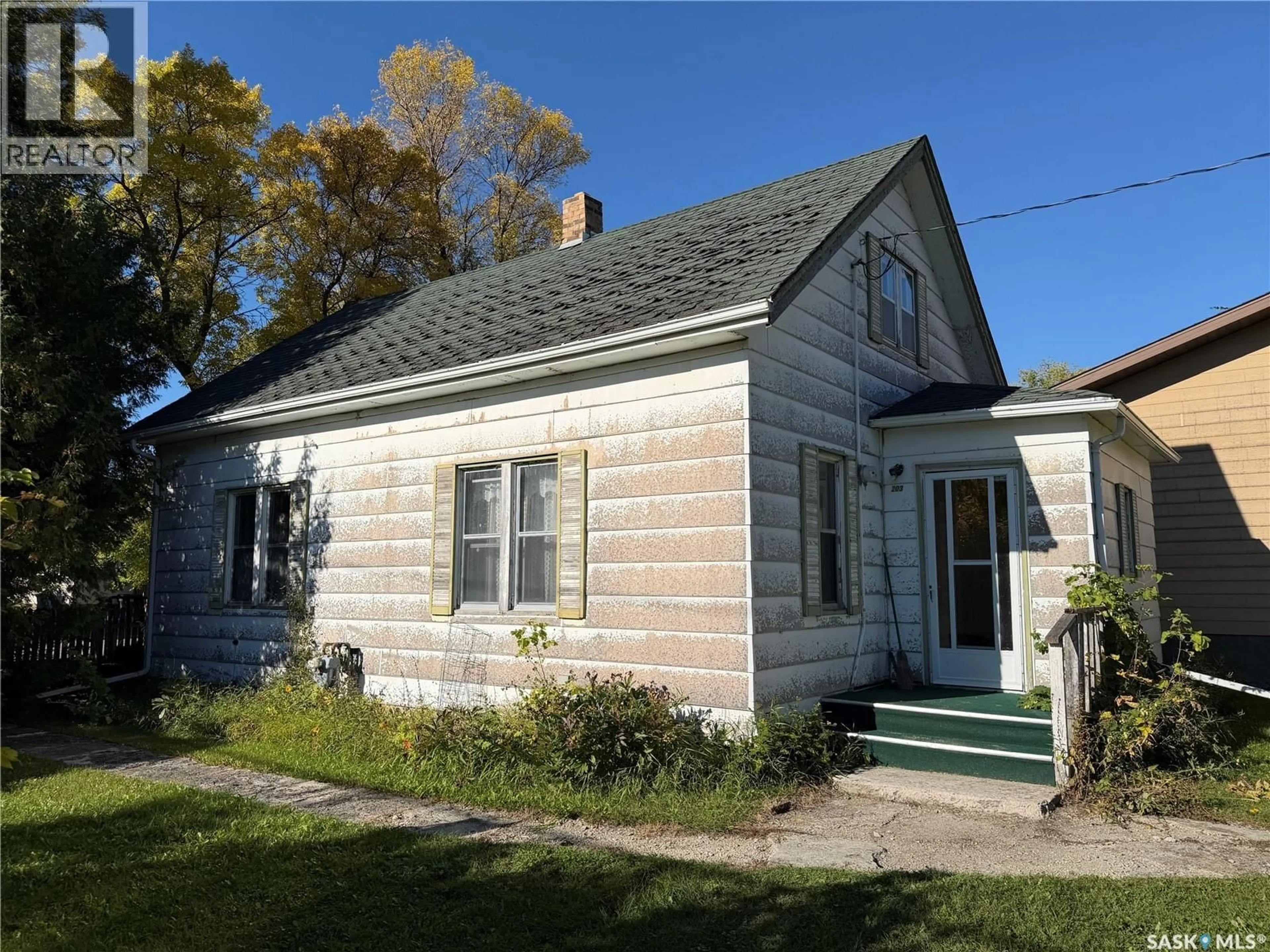 Home with vinyl exterior material, street for 203 6TH AVENUE, Canora Saskatchewan S0A0L0