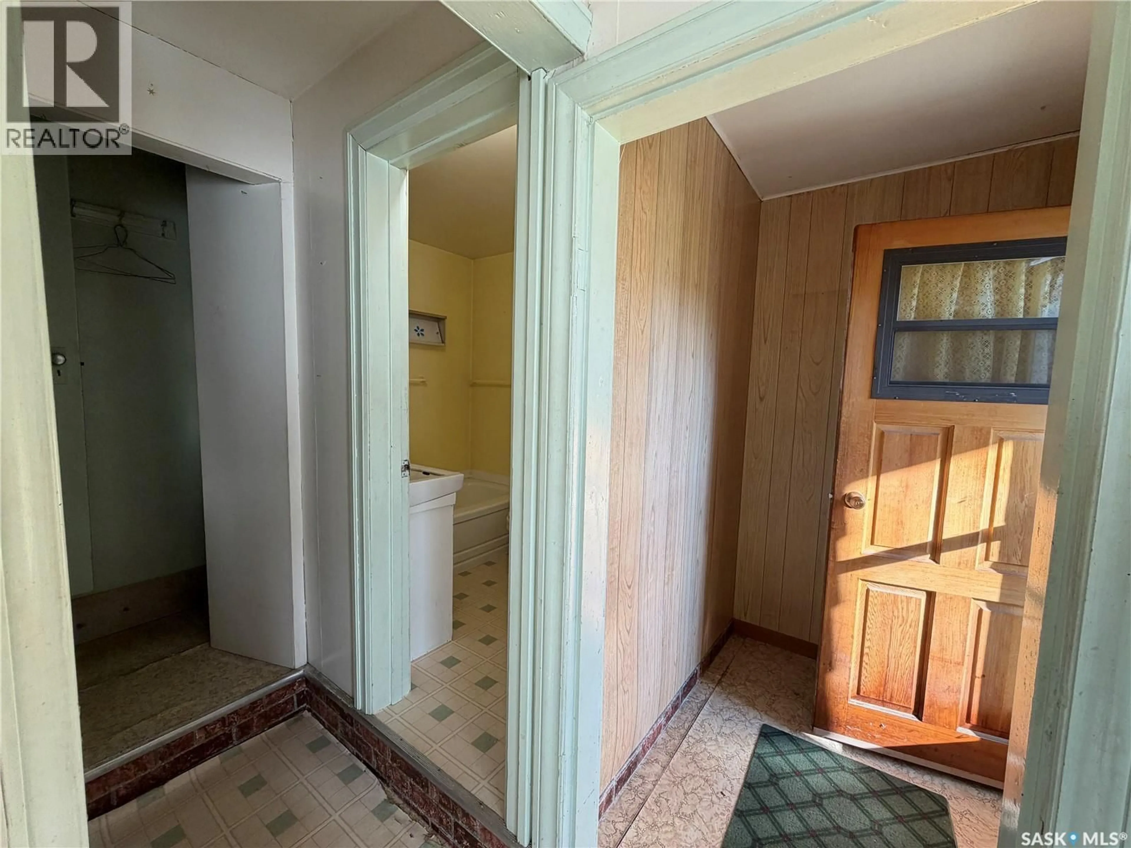 A pic of a room for 203 6TH AVENUE, Canora Saskatchewan S0A0L0