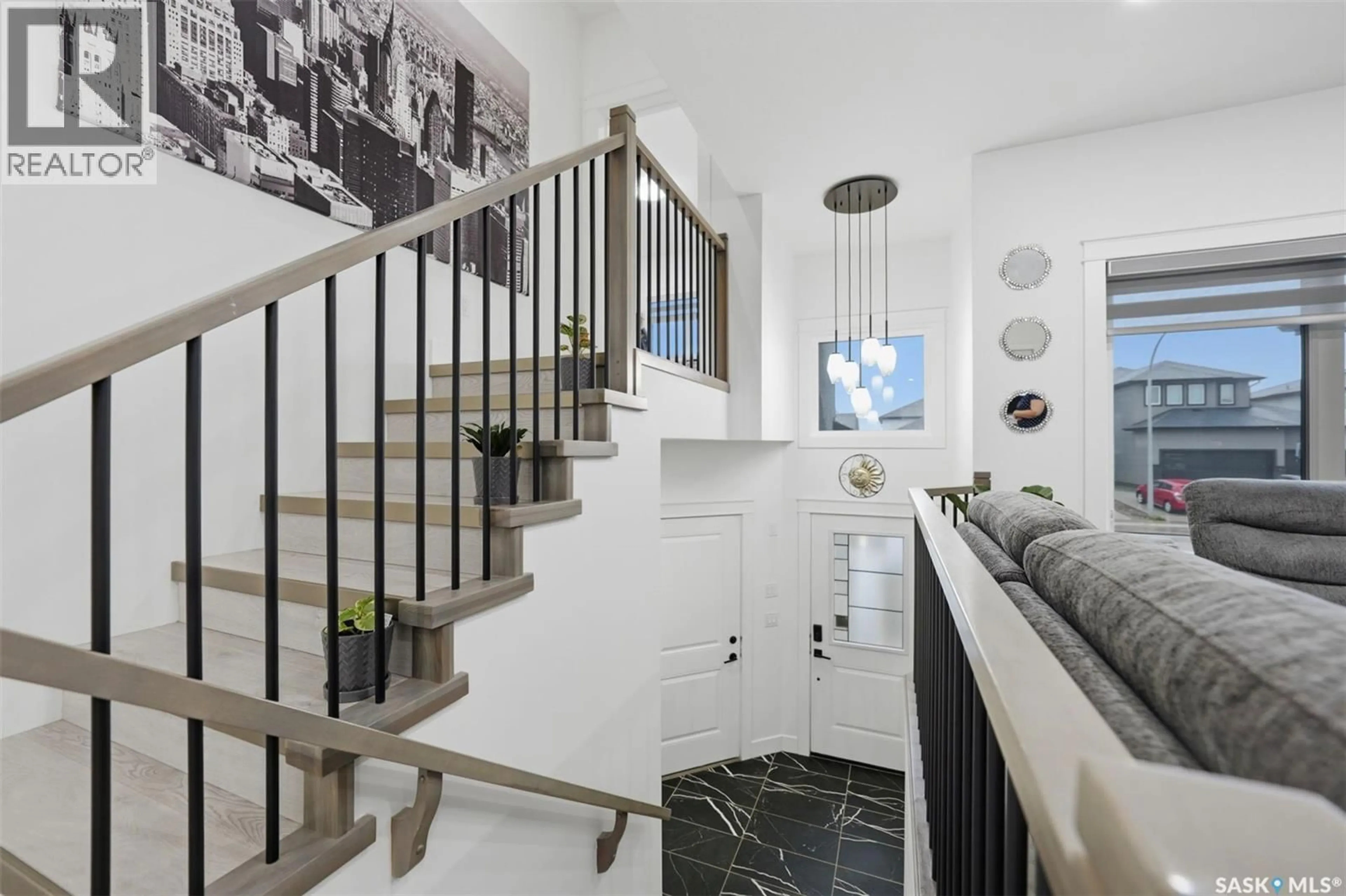 Stairs for 183 MAZUREK CRESCENT, Saskatoon Saskatchewan S7V1S2
