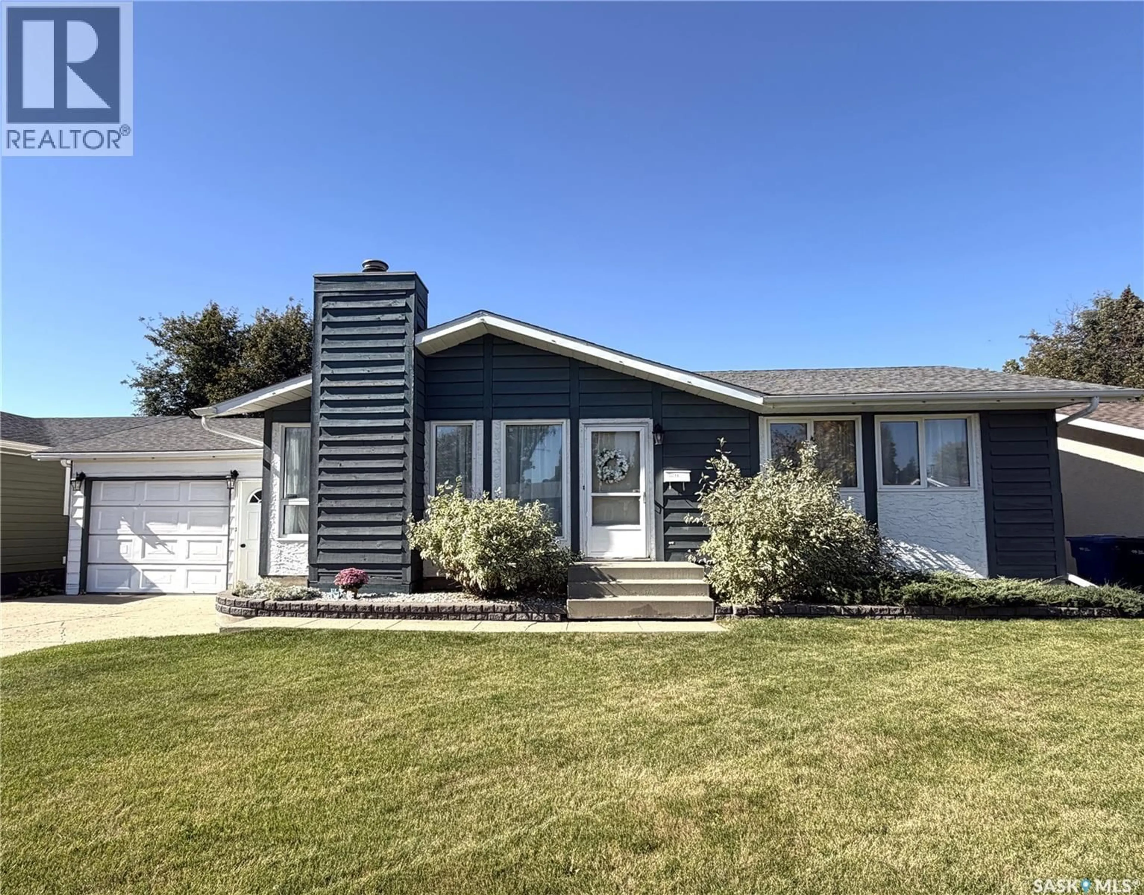 Home with vinyl exterior material, unknown for 11033 MARTIN CRESCENT, North Battleford Saskatchewan S9A3M9