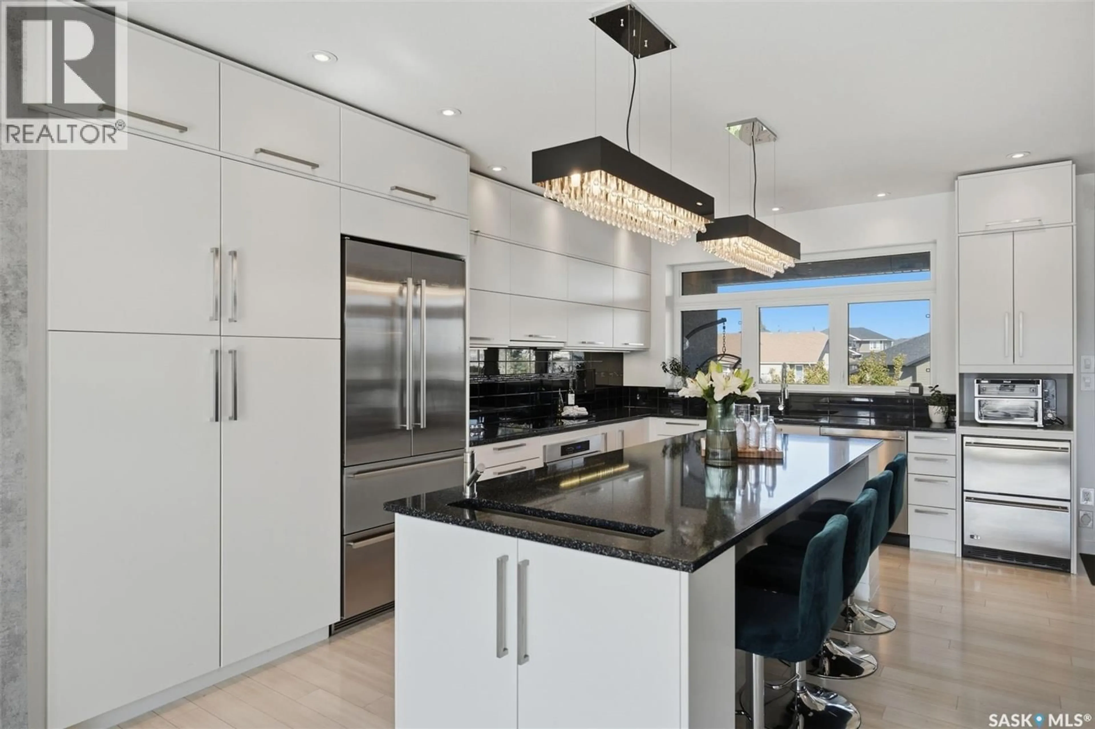 Contemporary kitchen, unknown for 424 FALDO CRESCENT, Warman Saskatchewan S0K4S1