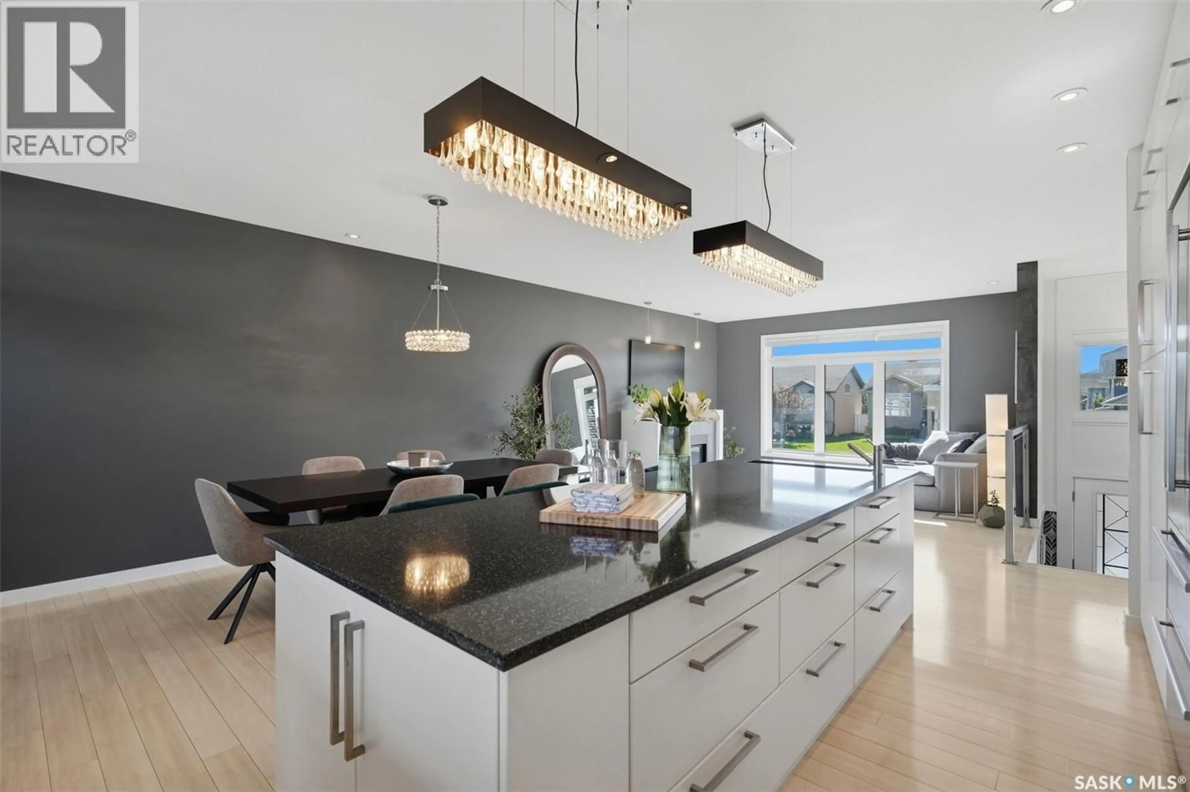 Contemporary kitchen, unknown for 424 FALDO CRESCENT, Warman Saskatchewan S0K4S1