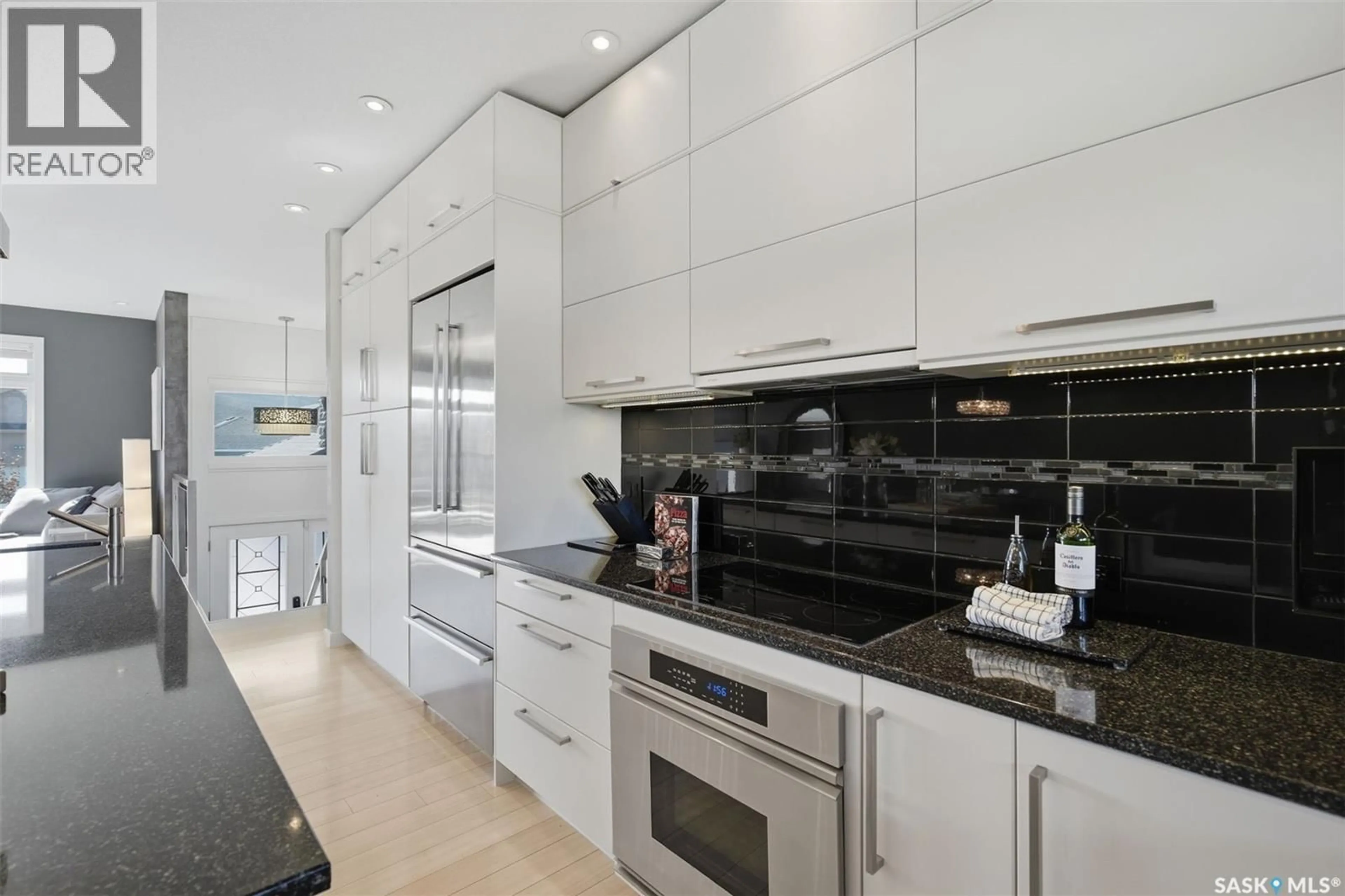 Contemporary kitchen, ceramic/tile floor for 424 FALDO CRESCENT, Warman Saskatchewan S0K4S1