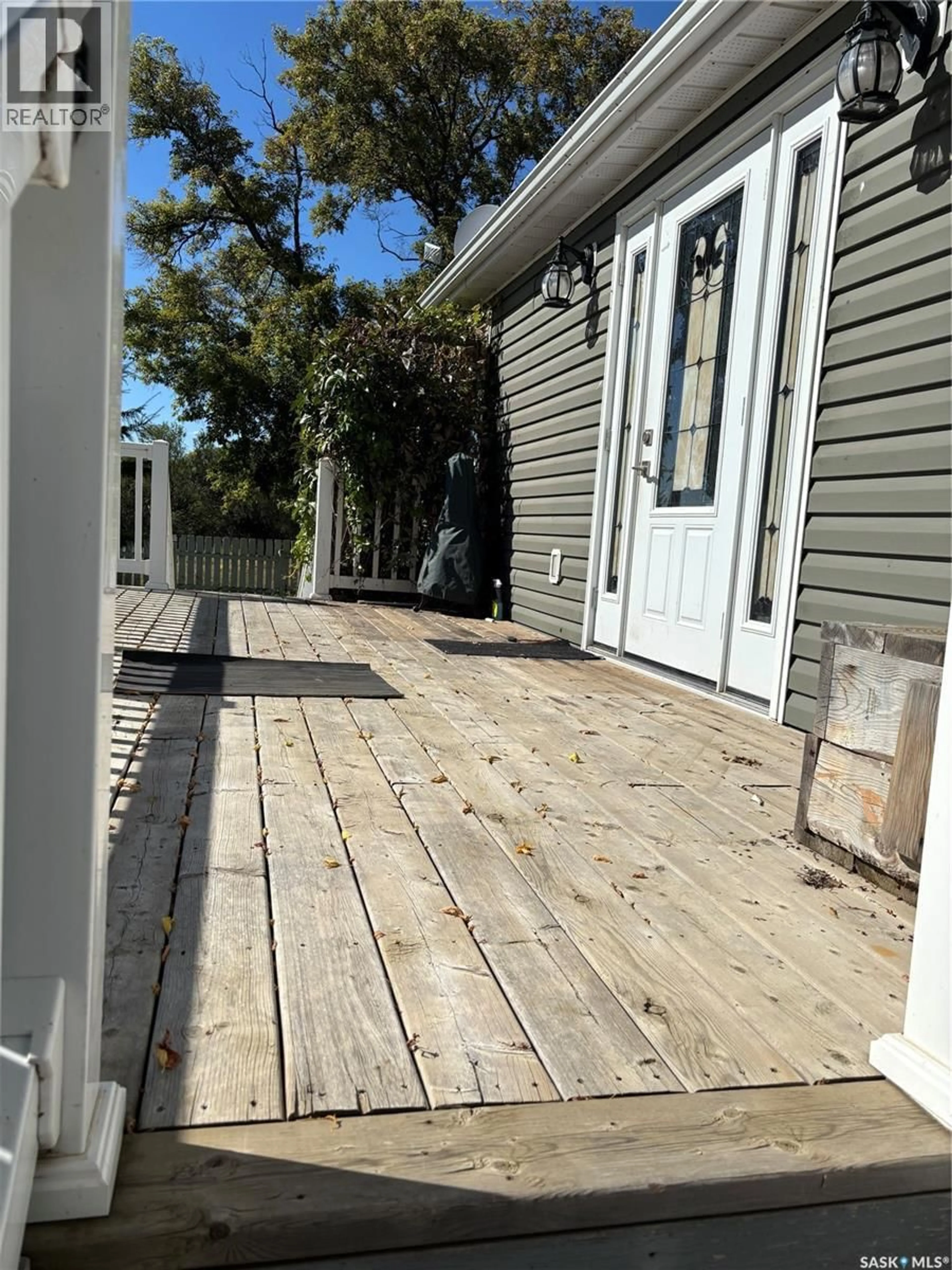 Patio, street for 406 RAILWAY AVENUE, Mortlach Saskatchewan S0H3E0