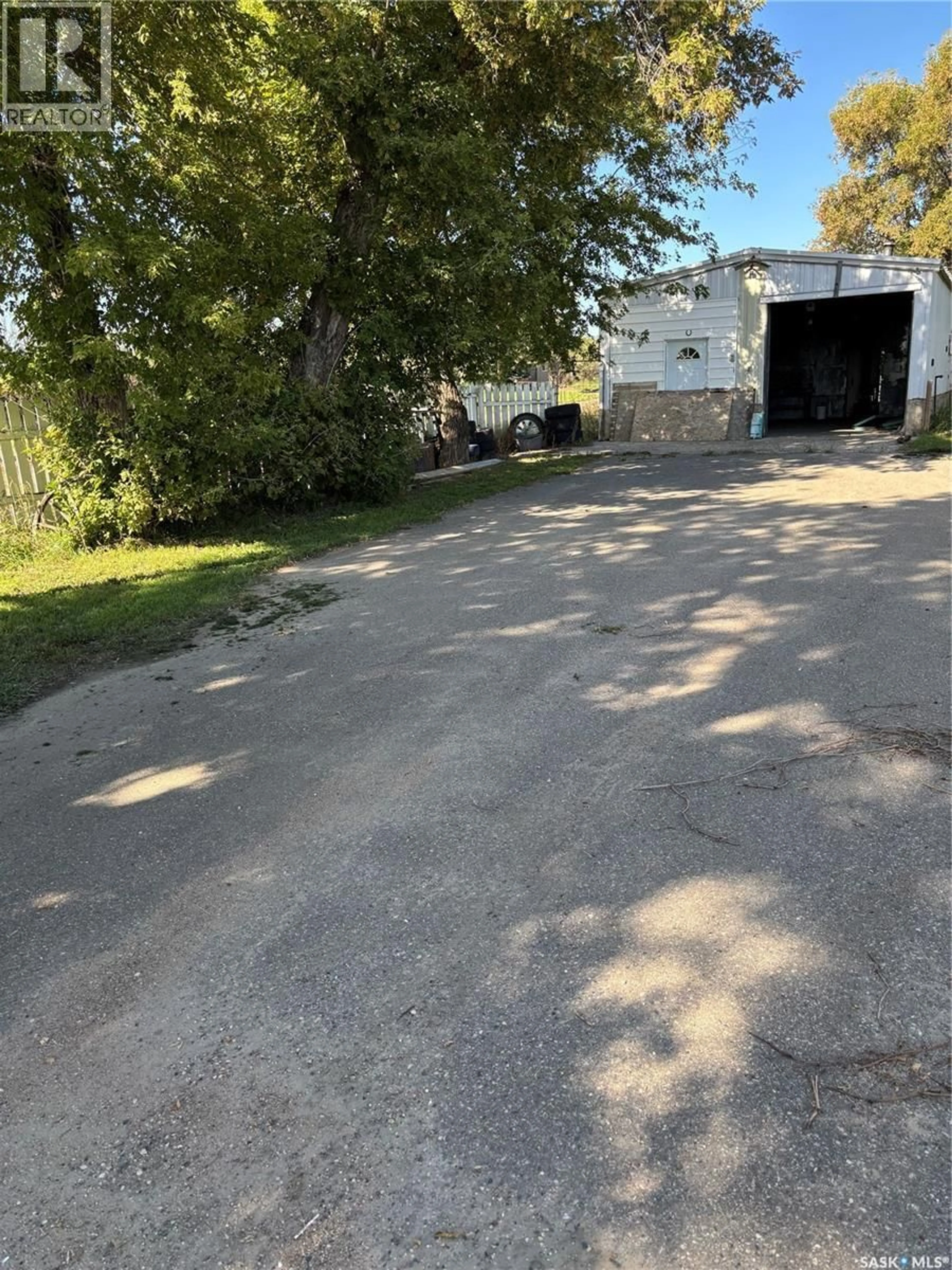 A pic from outside/outdoor area/front of a property/back of a property/a pic from drone, street for 406 RAILWAY AVENUE, Mortlach Saskatchewan S0H3E0