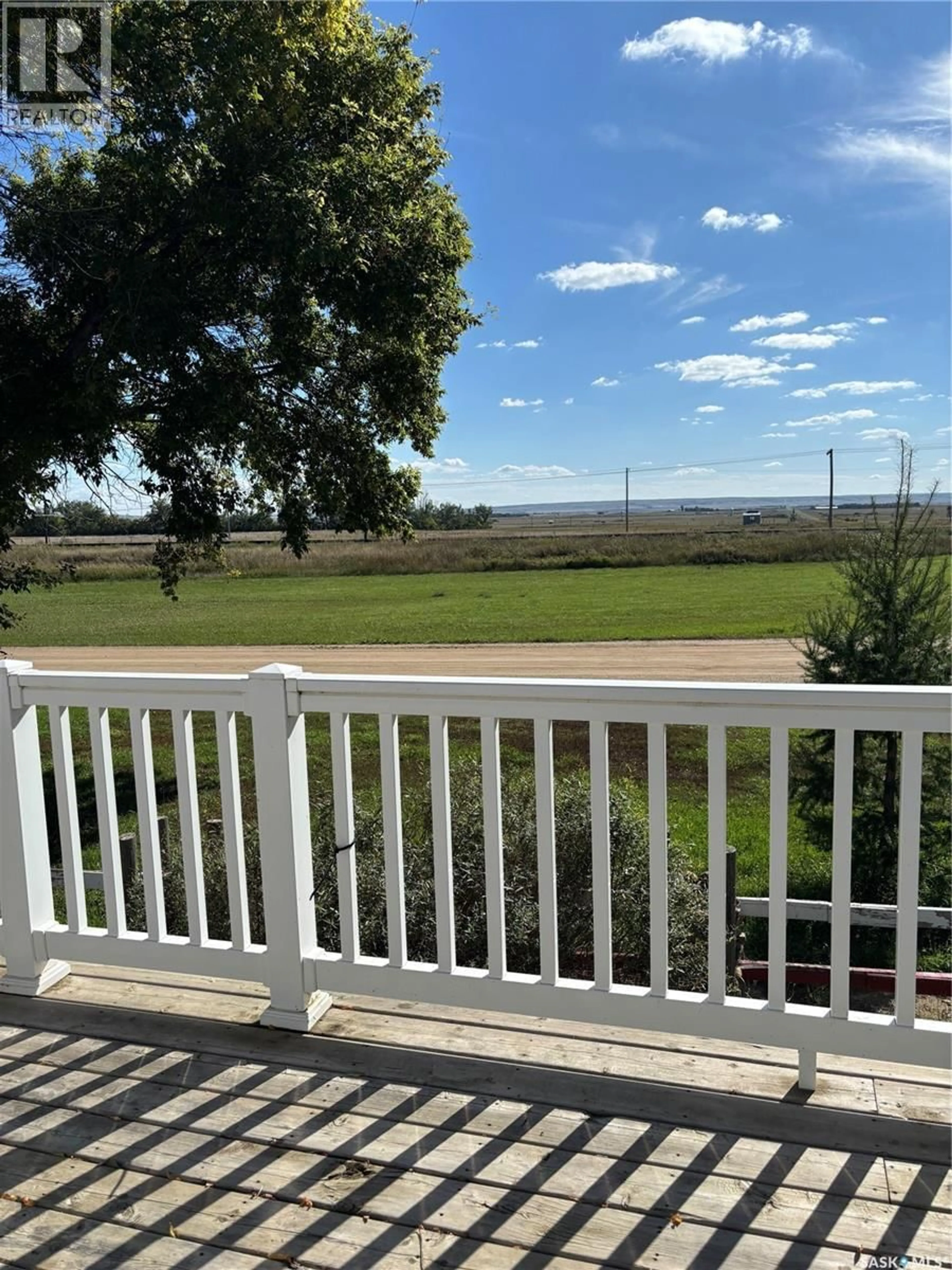 A pic from outside/outdoor area/front of a property/back of a property/a pic from drone, water/lake/river/ocean view for 406 RAILWAY AVENUE, Mortlach Saskatchewan S0H3E0