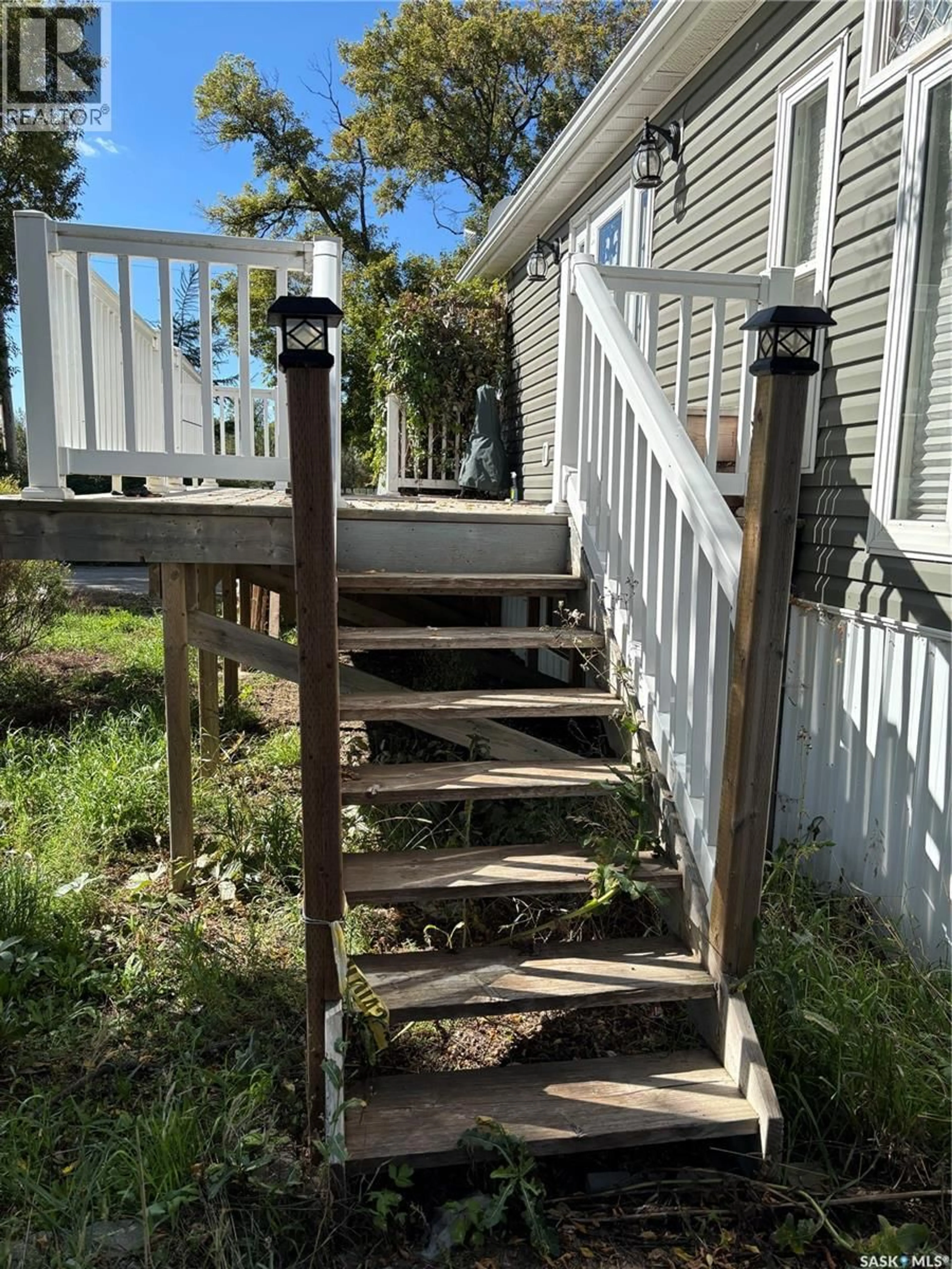 Stairs for 406 RAILWAY AVENUE, Mortlach Saskatchewan S0H3E0