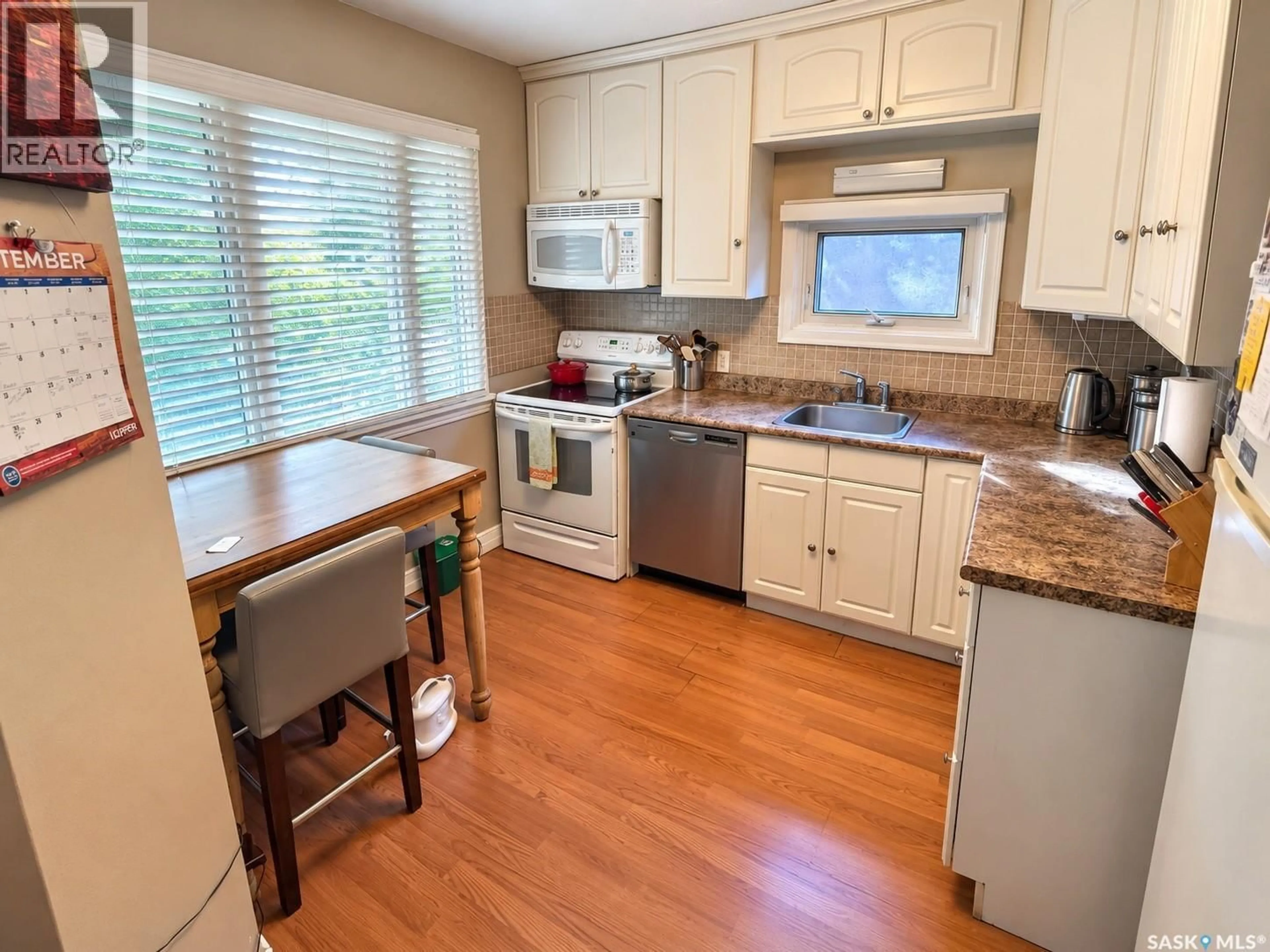 Standard kitchen, wood/laminate floor for 521 5TH STREET, Saskatoon Saskatchewan S7H1G2