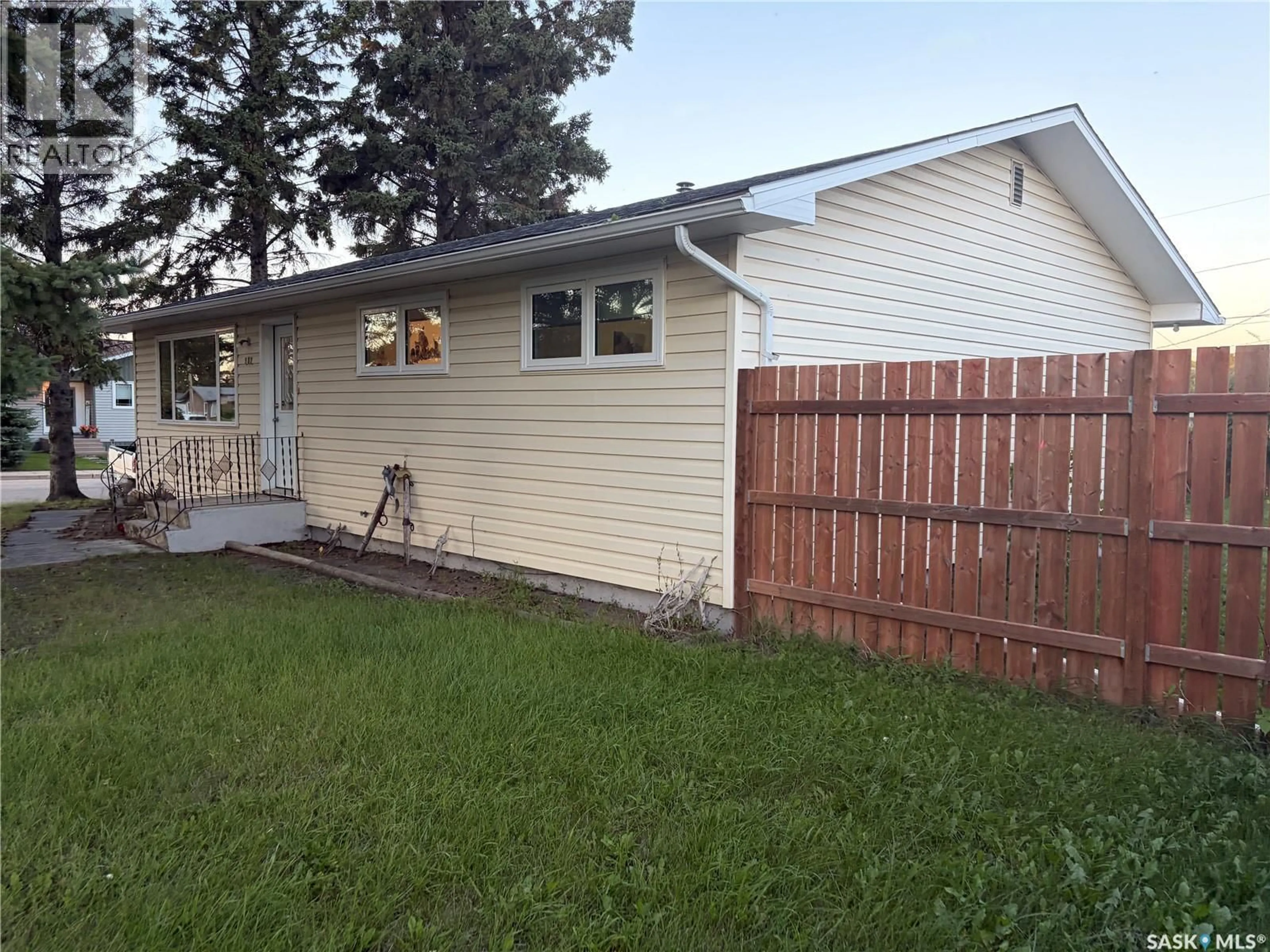 Home with vinyl exterior material, street for 502 6TH STREET, Wynyard Saskatchewan S0A4T0