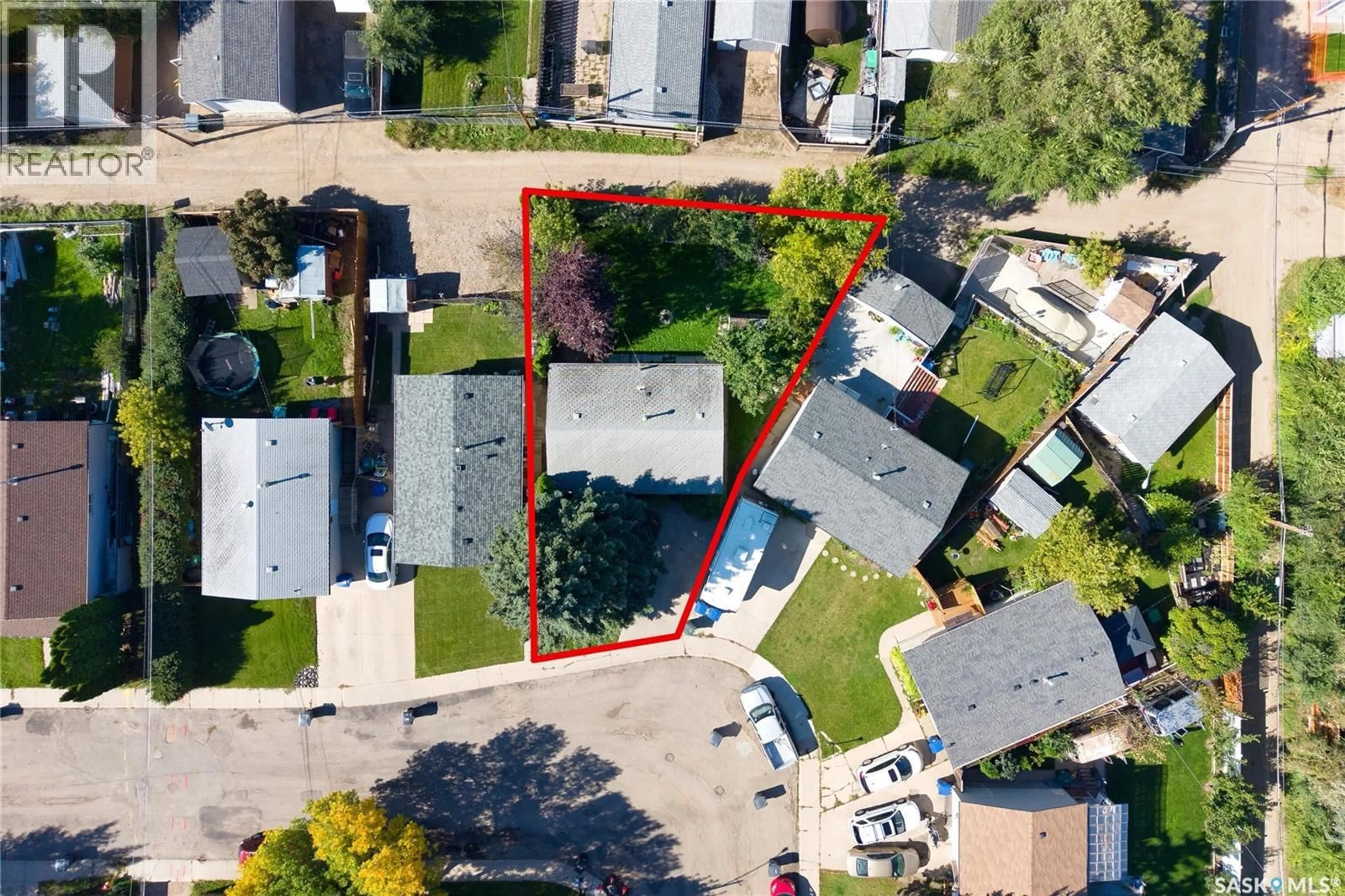 A pic from outside/outdoor area/front of a property/back of a property/a pic from drone, street for 62 RAMSAY COURT, Saskatoon Saskatchewan S7H4H1