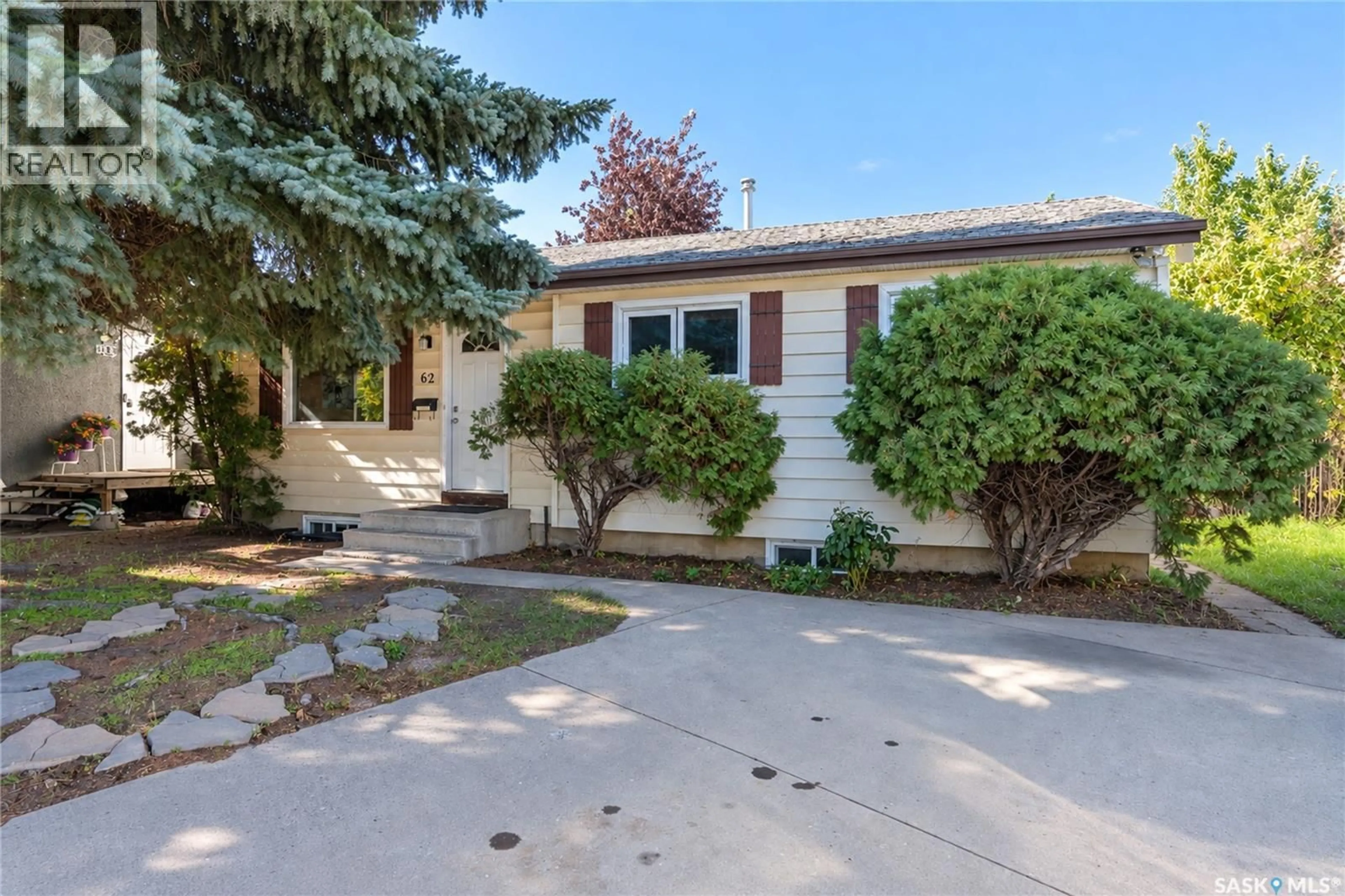 Home with vinyl exterior material, street for 62 RAMSAY COURT, Saskatoon Saskatchewan S7H4H1