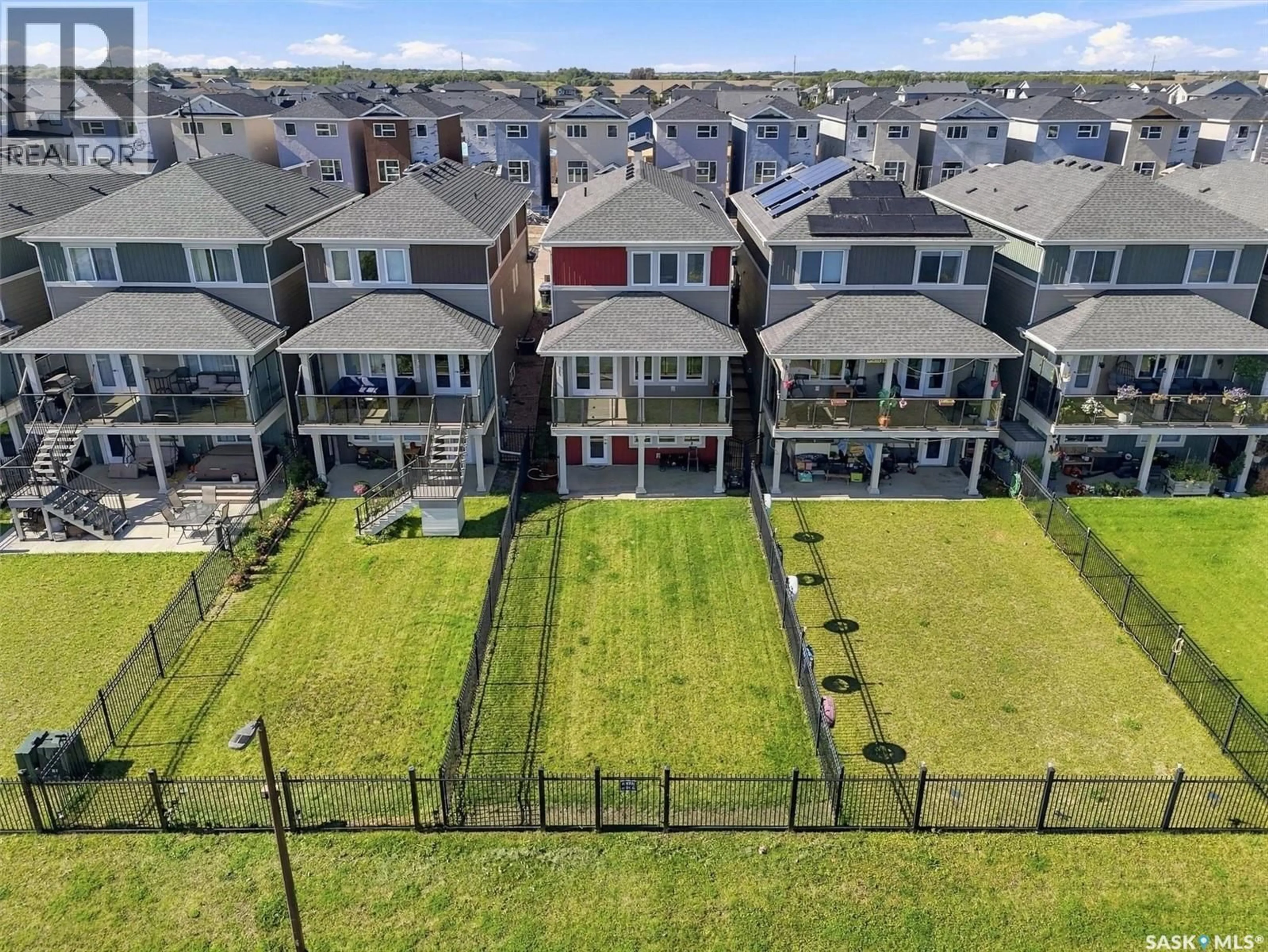 A pic from outside/outdoor area/front of a property/back of a property/a pic from drone, unknown for 814 KENSINGTON BOULEVARD, Saskatoon Saskatchewan S7L6C6