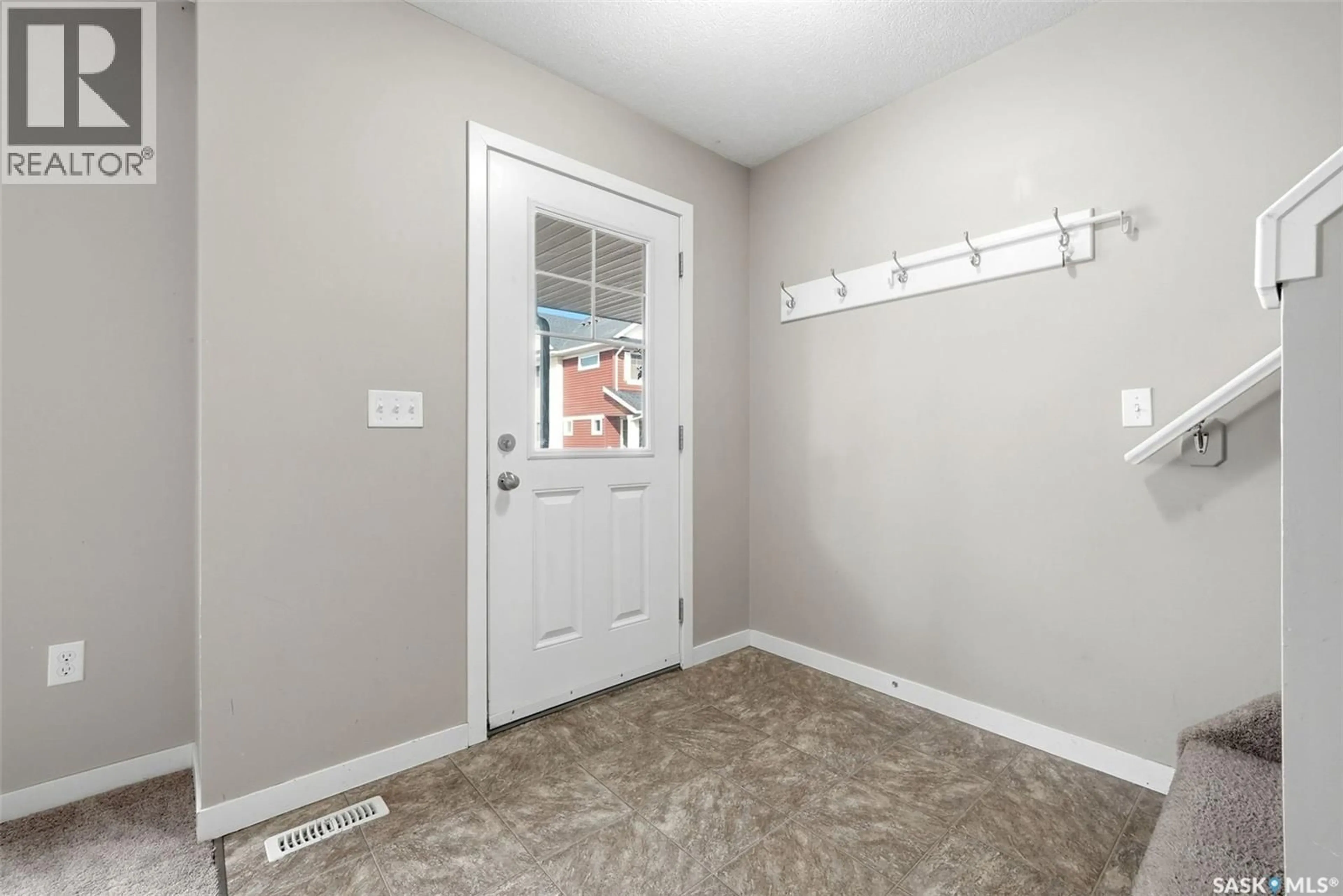 Indoor entryway for 78 5234 AERODROME ROAD, Regina Saskatchewan S4W0H7