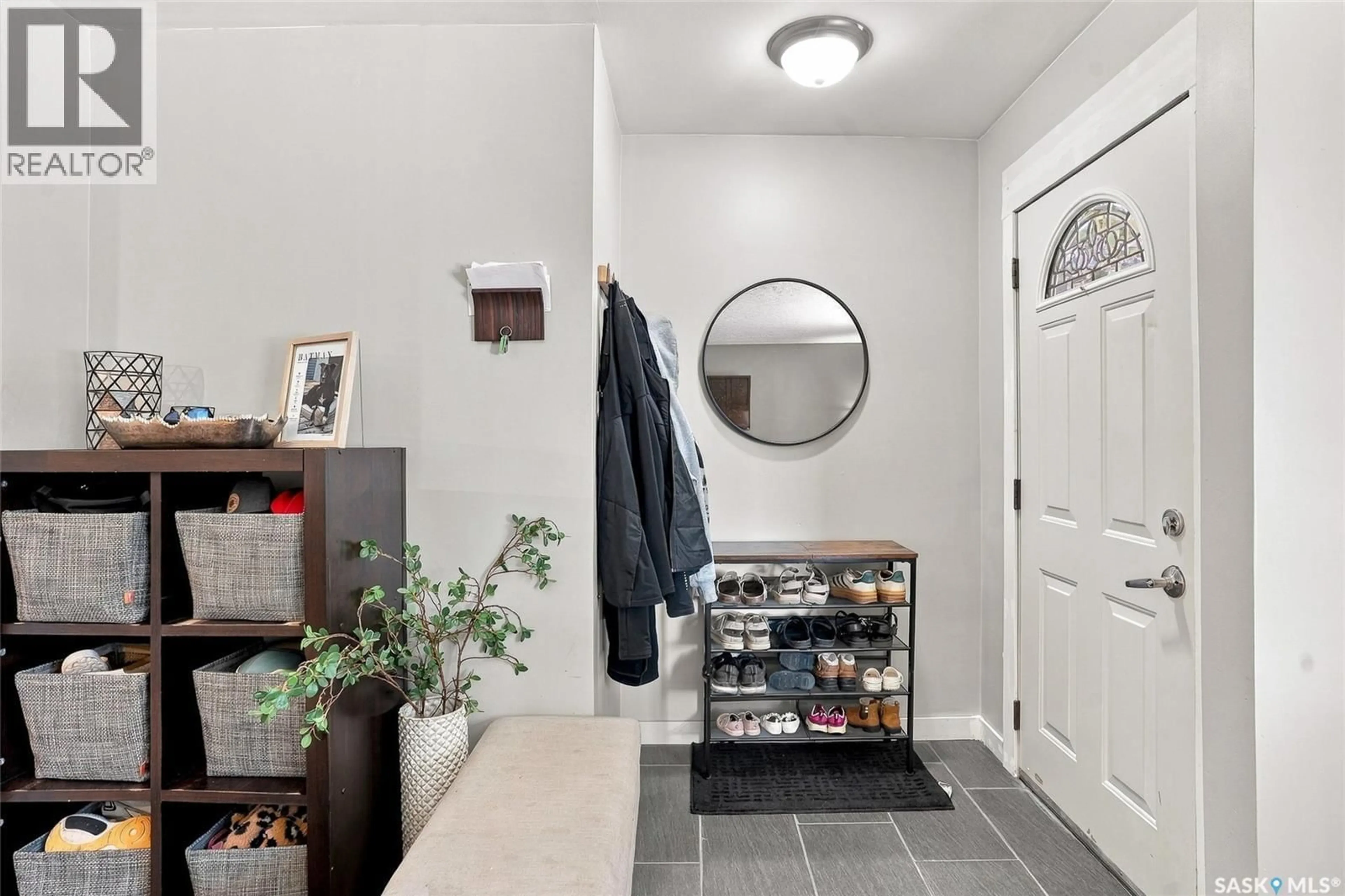Indoor entryway for 2518 EWART AVENUE, Saskatoon Saskatchewan S7J1Y8