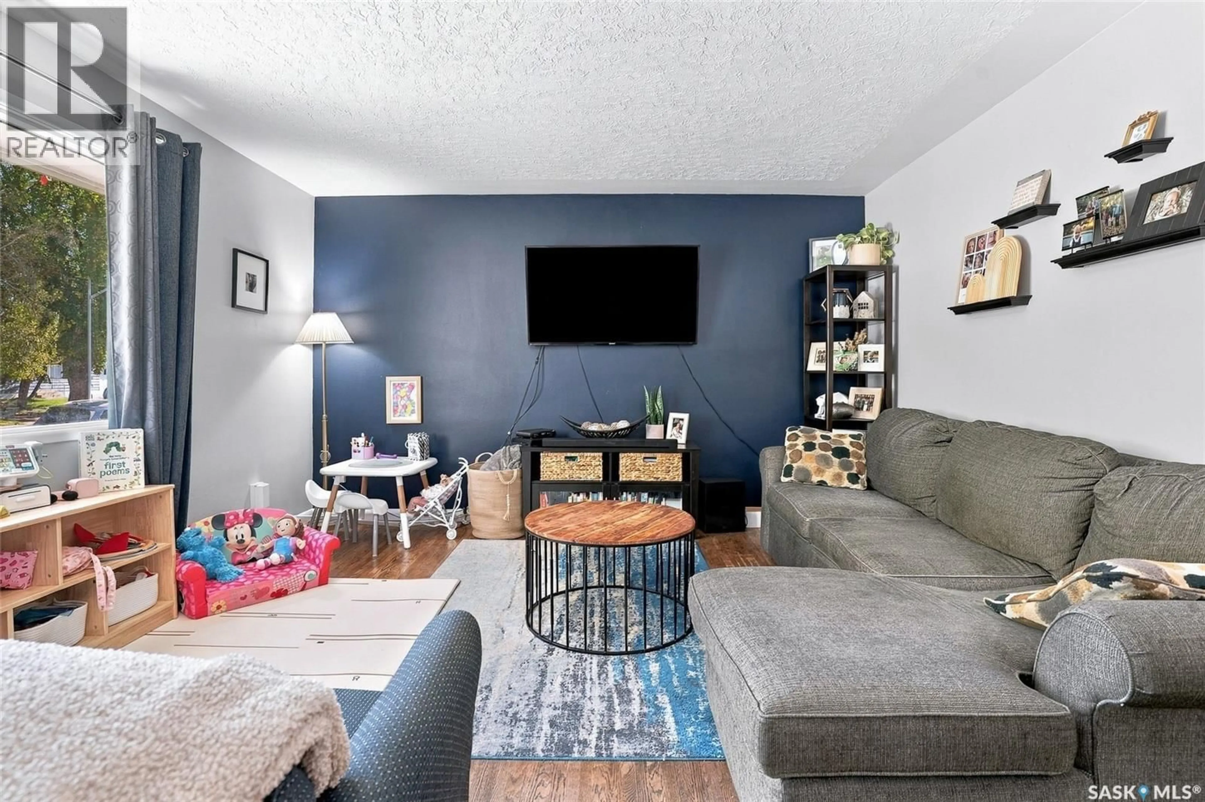 Living room with furniture, unknown for 2518 EWART AVENUE, Saskatoon Saskatchewan S7J1Y8