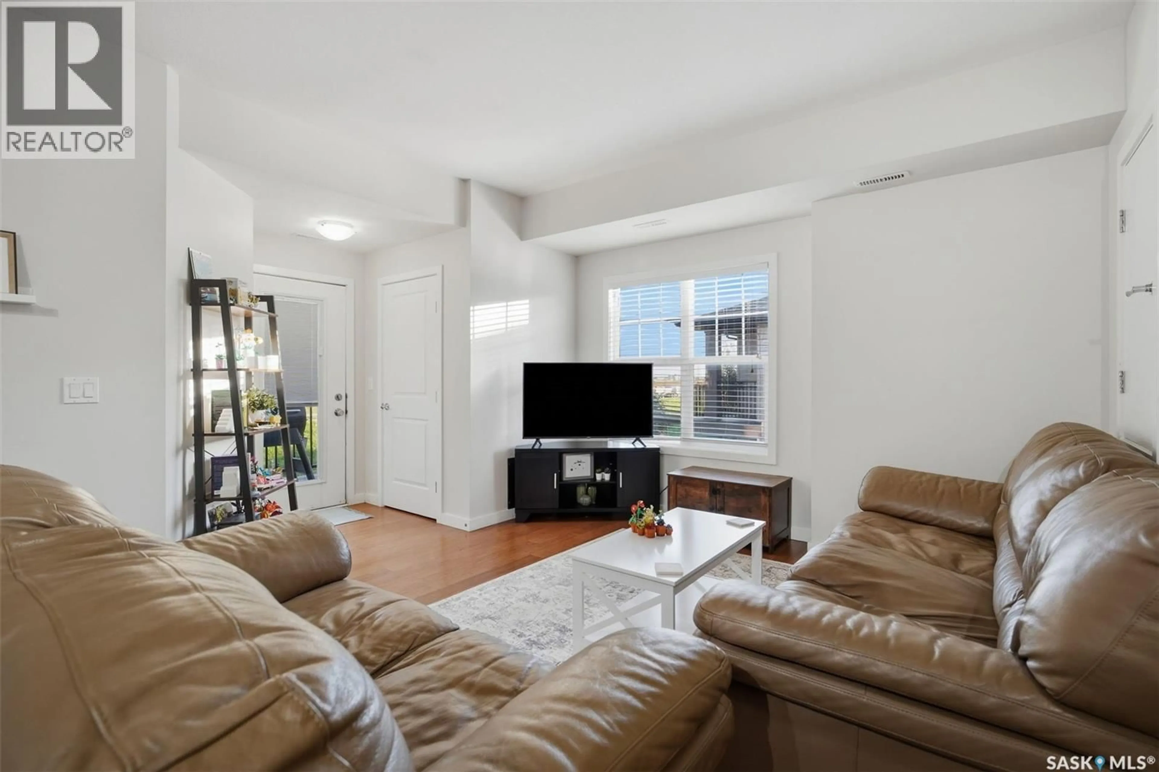 Living room with furniture, unknown for 1015 - 1312 PATRICK CRESCENT, Saskatoon Saskatchewan S7W0M5