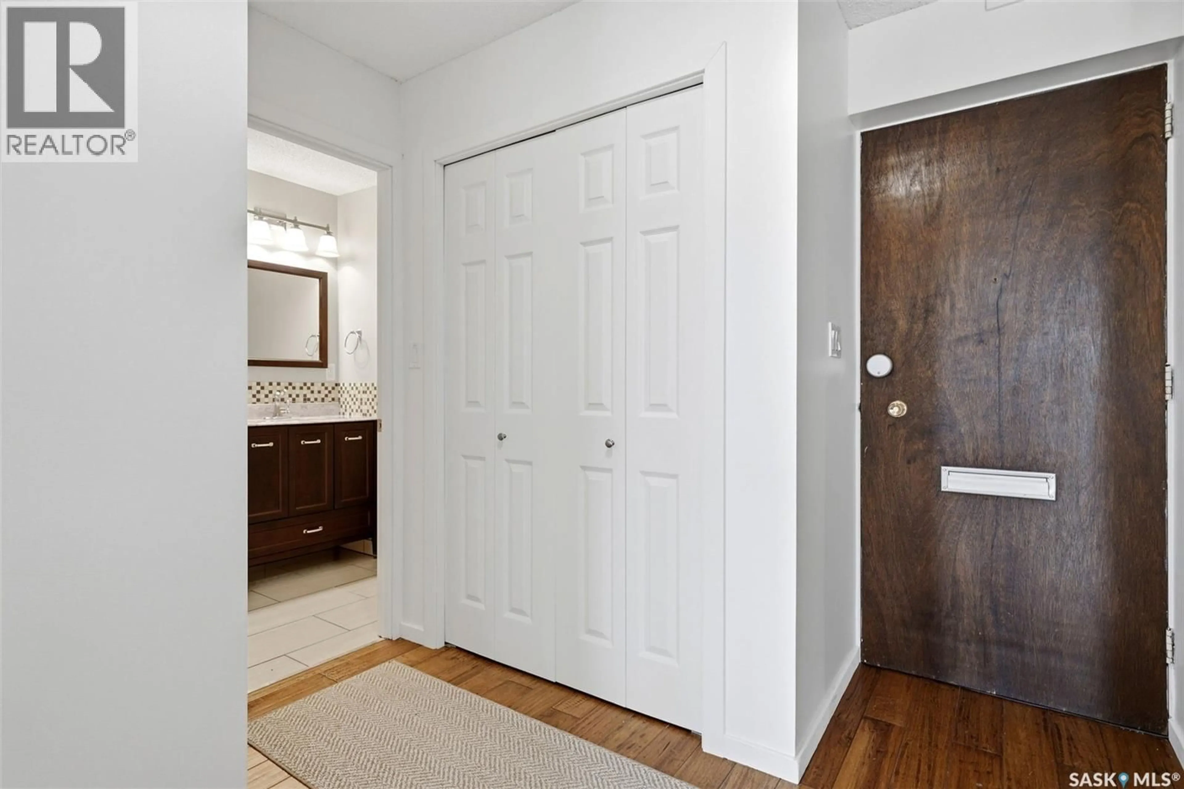 Indoor entryway for 4545 - 605 RAE STREET, Regina Saskatchewan S4S3B2