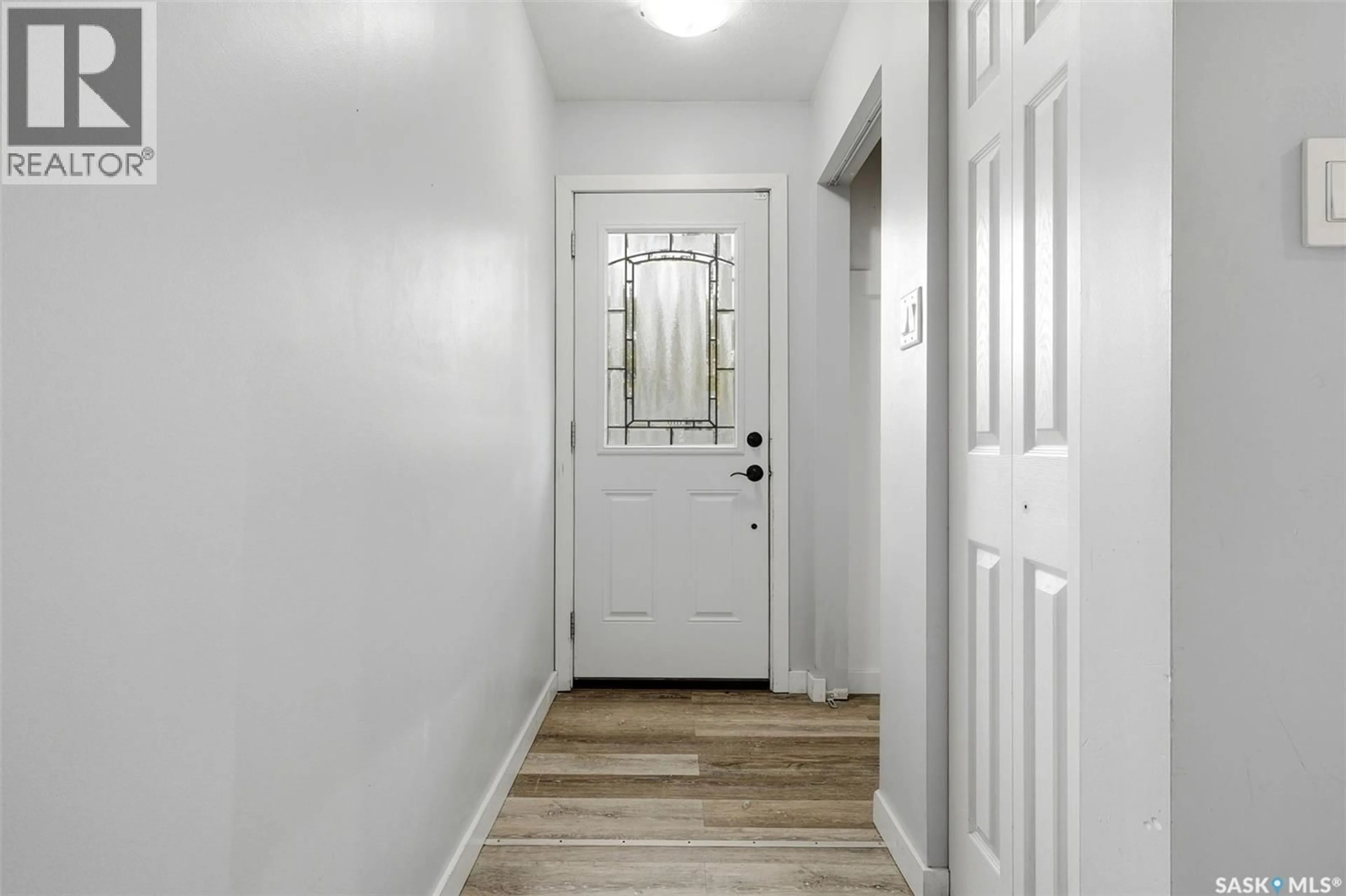Indoor entryway for 2 SAMPSON PLACE, Regina Saskatchewan S4R4R4