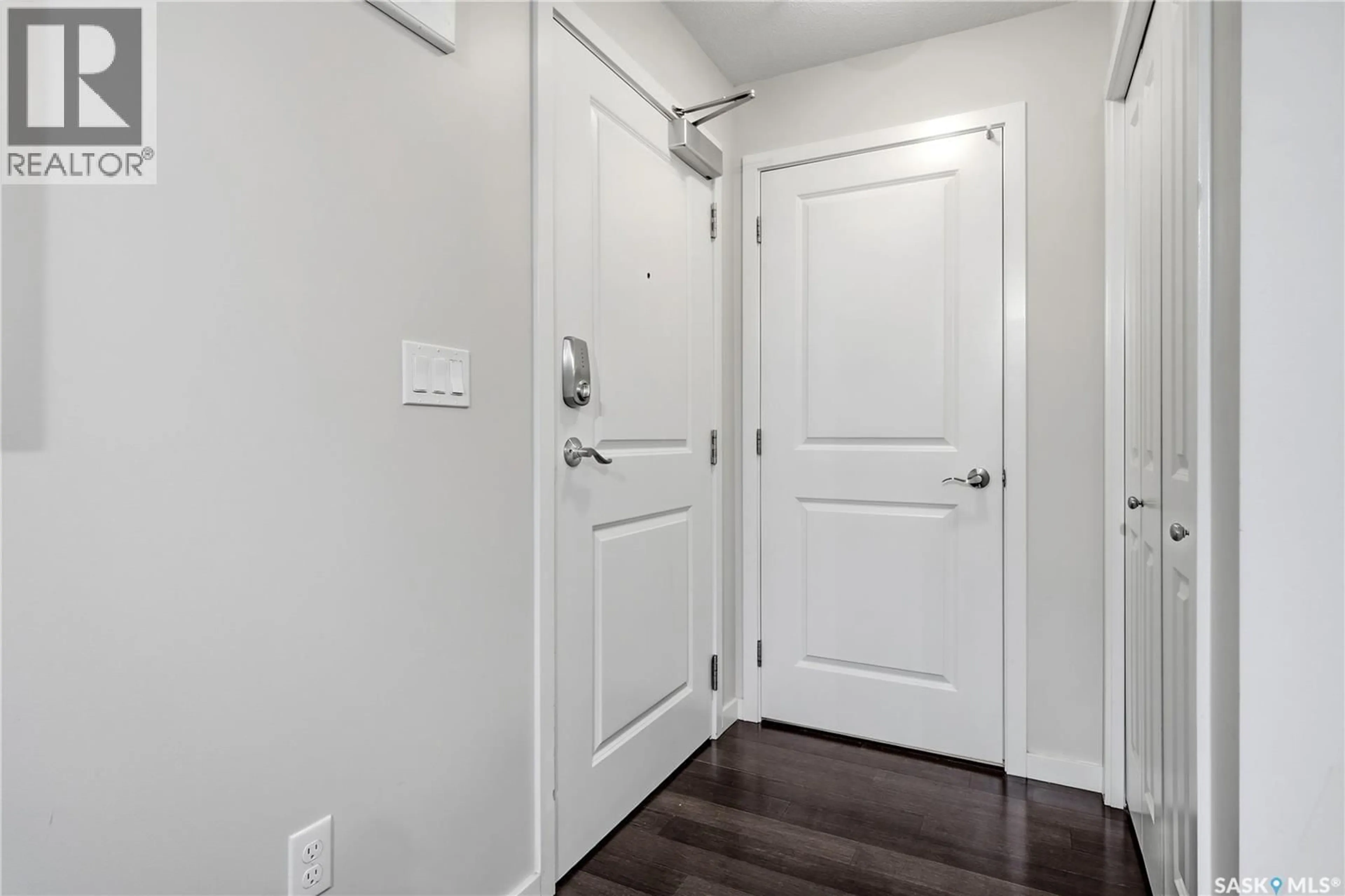 Indoor entryway for 207 - 1510 NEVILLE DRIVE, Regina Saskatchewan S4Z0A3