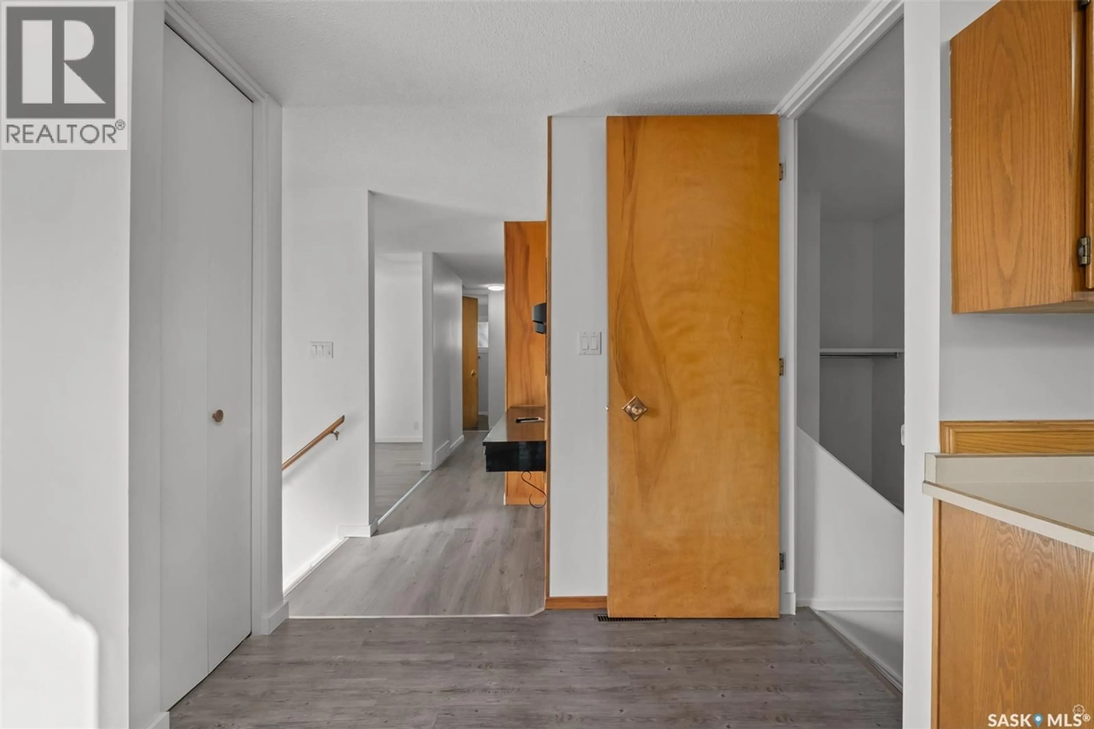 Indoor entryway for 690 EASTWOOD STREET, Prince Albert Saskatchewan S6V2T5