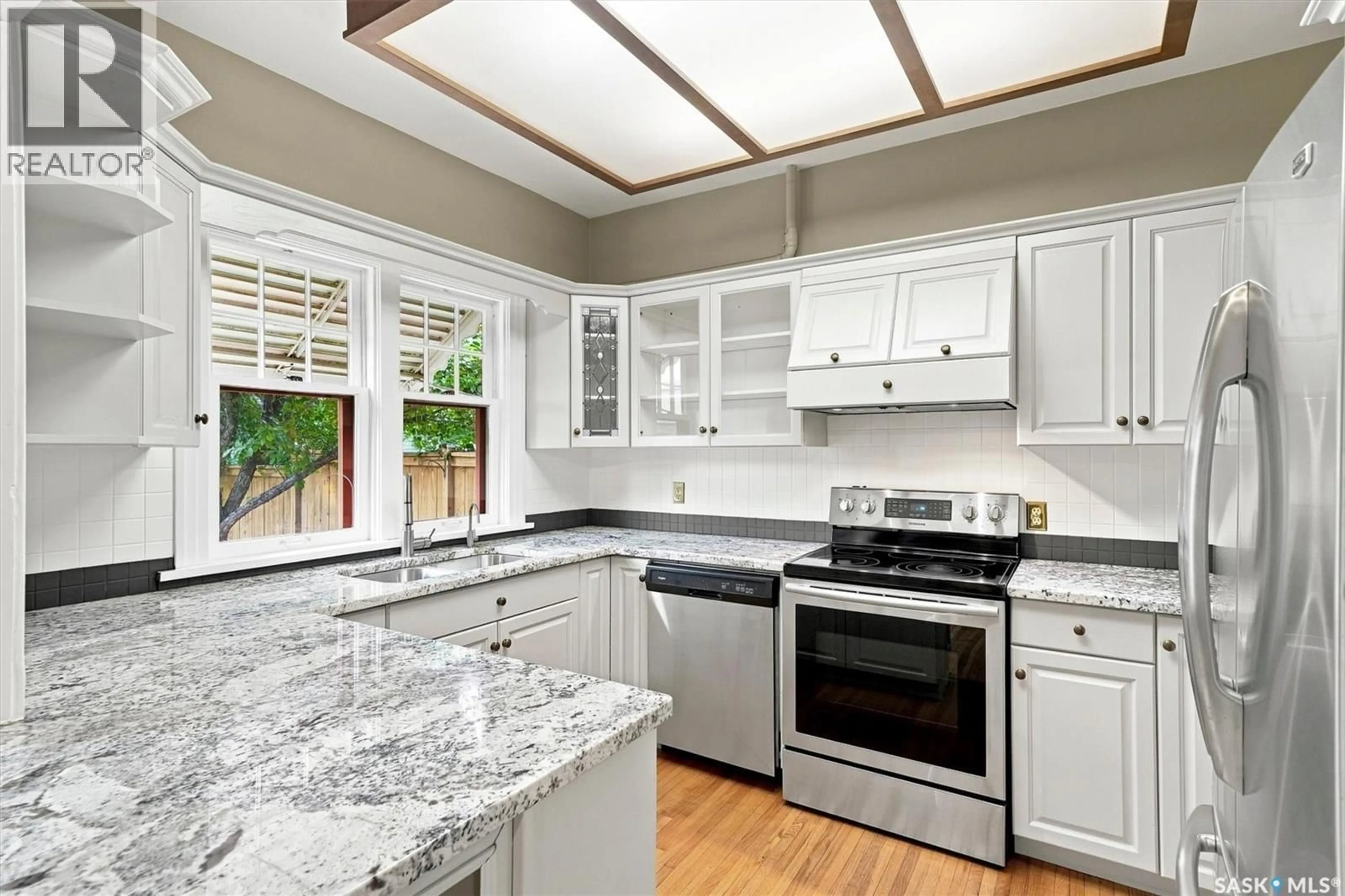 Open concept kitchen, ceramic/tile floor for 617 7TH AVENUE, Saskatoon Saskatchewan S7K2V2