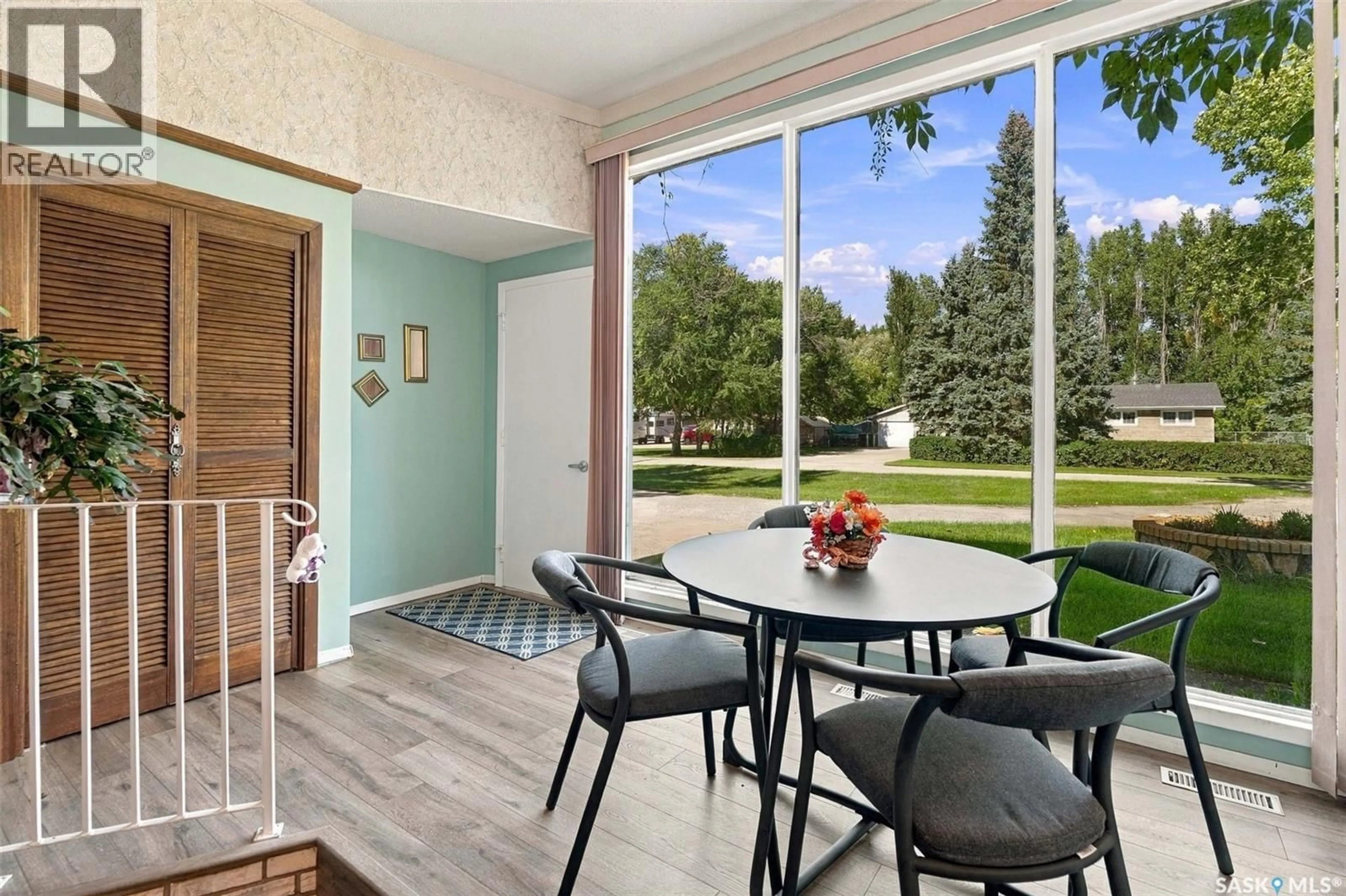Dining room, ceramic/tile floor for 17 HUMMINGBIRD BAY, White City Saskatchewan S4L5B1