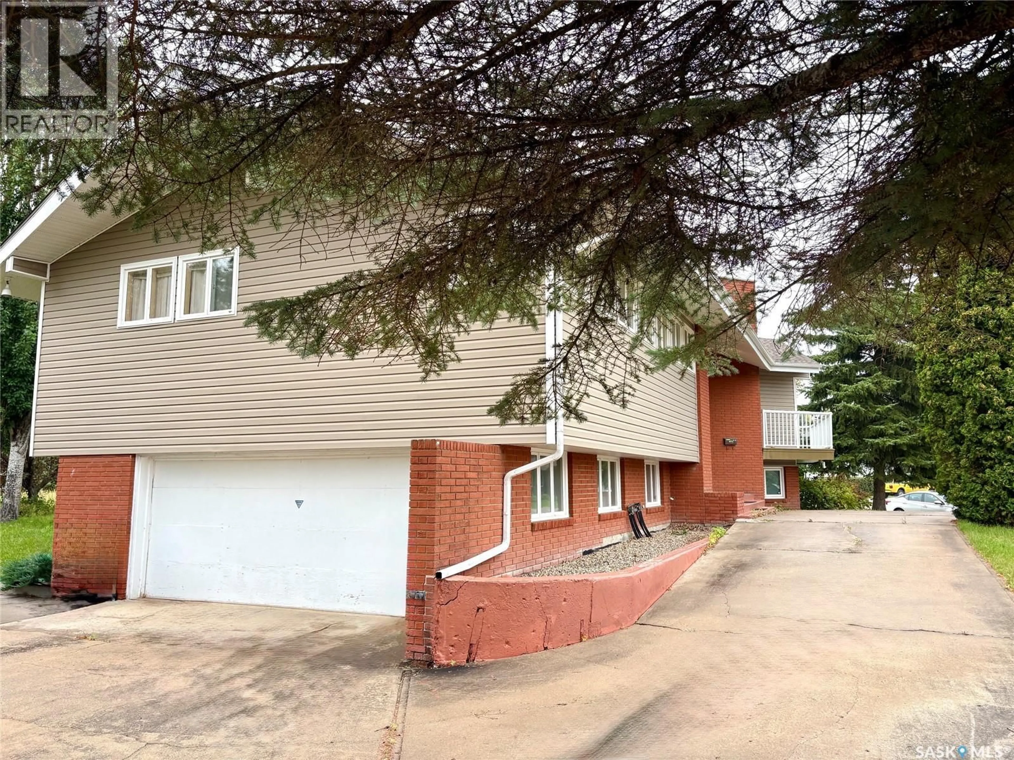 A pic from outside/outdoor area/front of a property/back of a property/a pic from drone, street for 7 DRIFTWOOD CRESCENT, Yorkton Saskatchewan S3N2P9