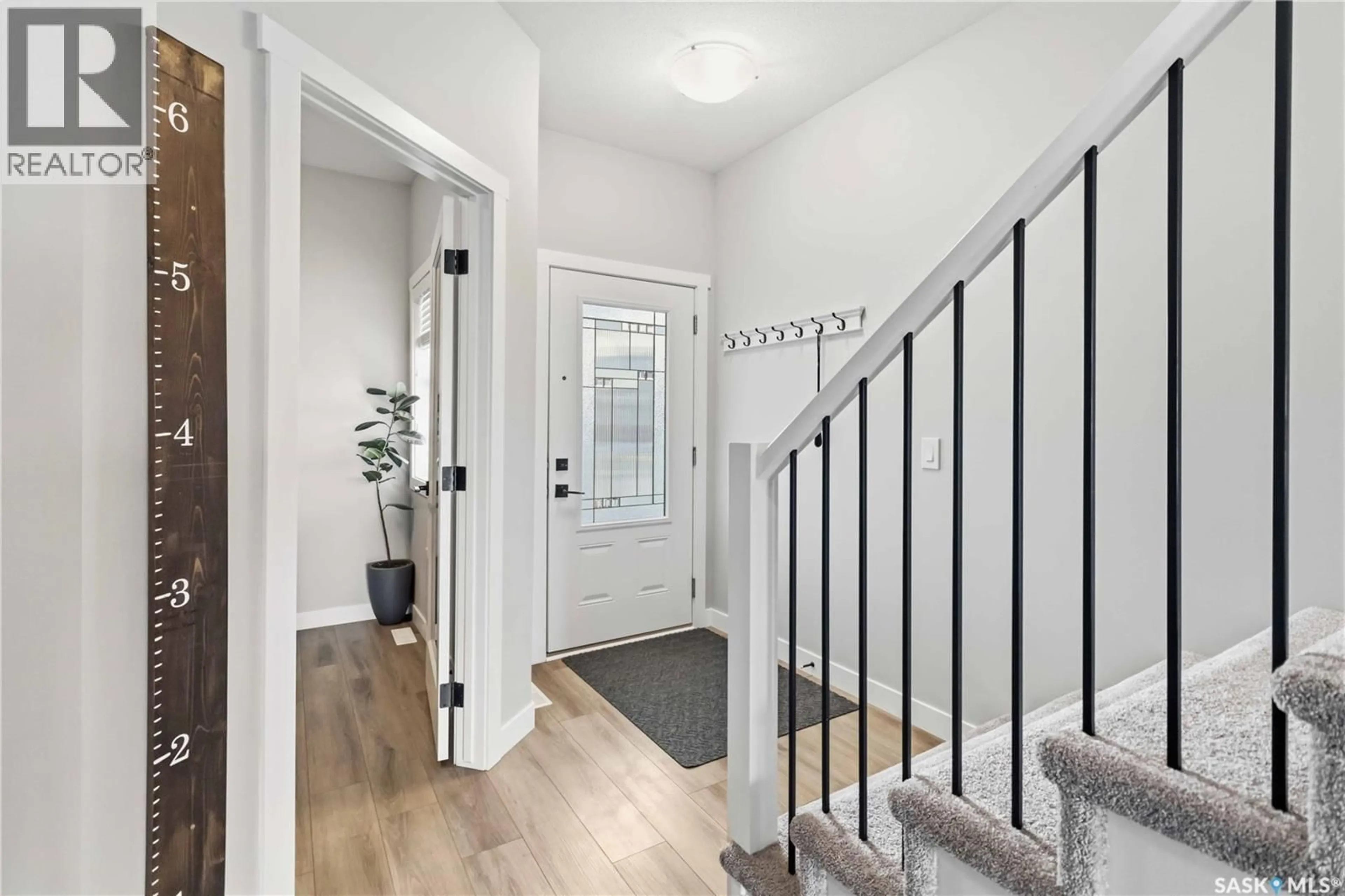 Indoor entryway for 358 STILLING MANOR, Saskatoon Saskatchewan S7V0Y8