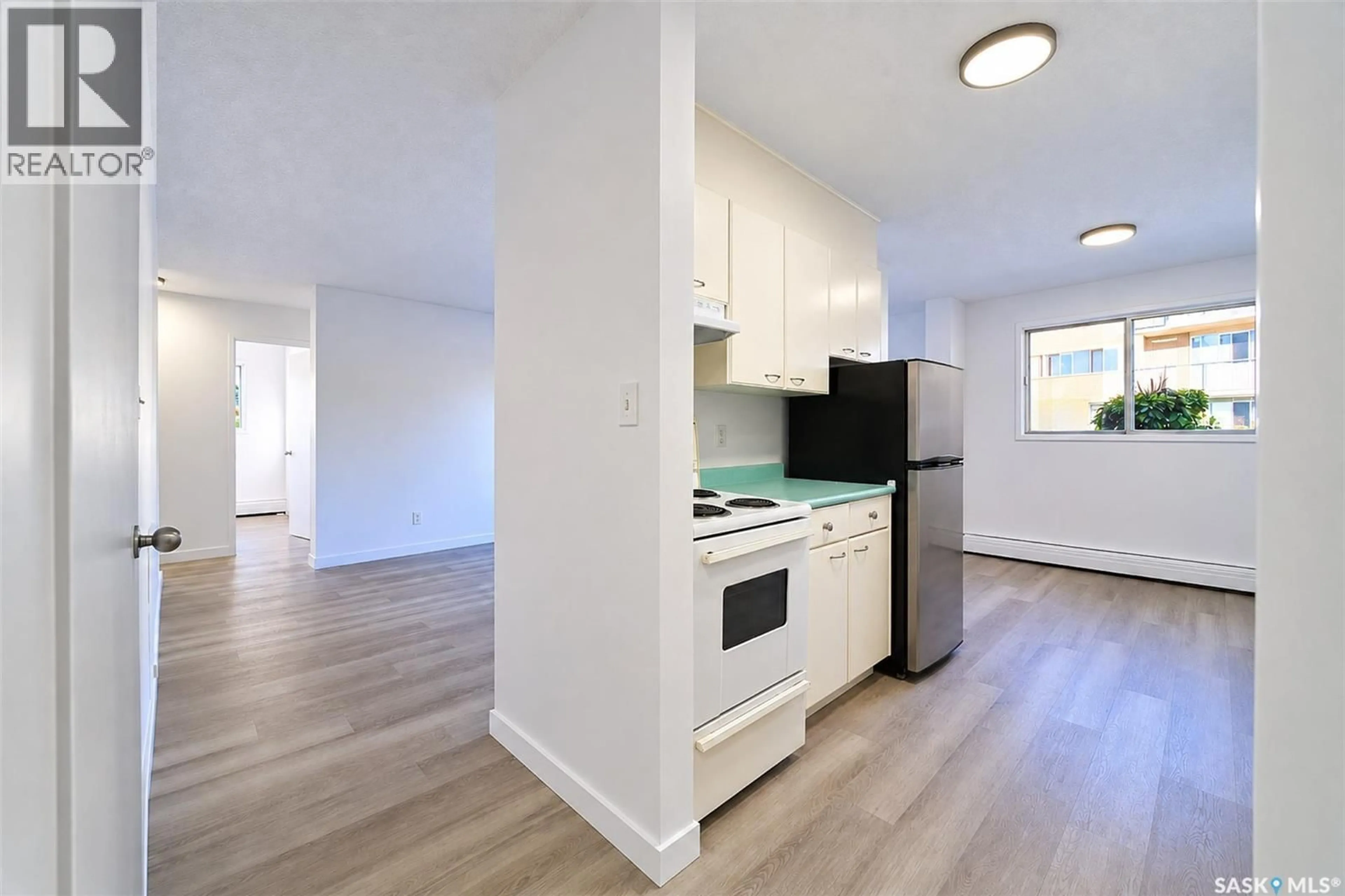 Standard kitchen, wood/laminate floor for 1 - 53 COLUMBIA DRIVE, Saskatoon Saskatchewan S7K1E3
