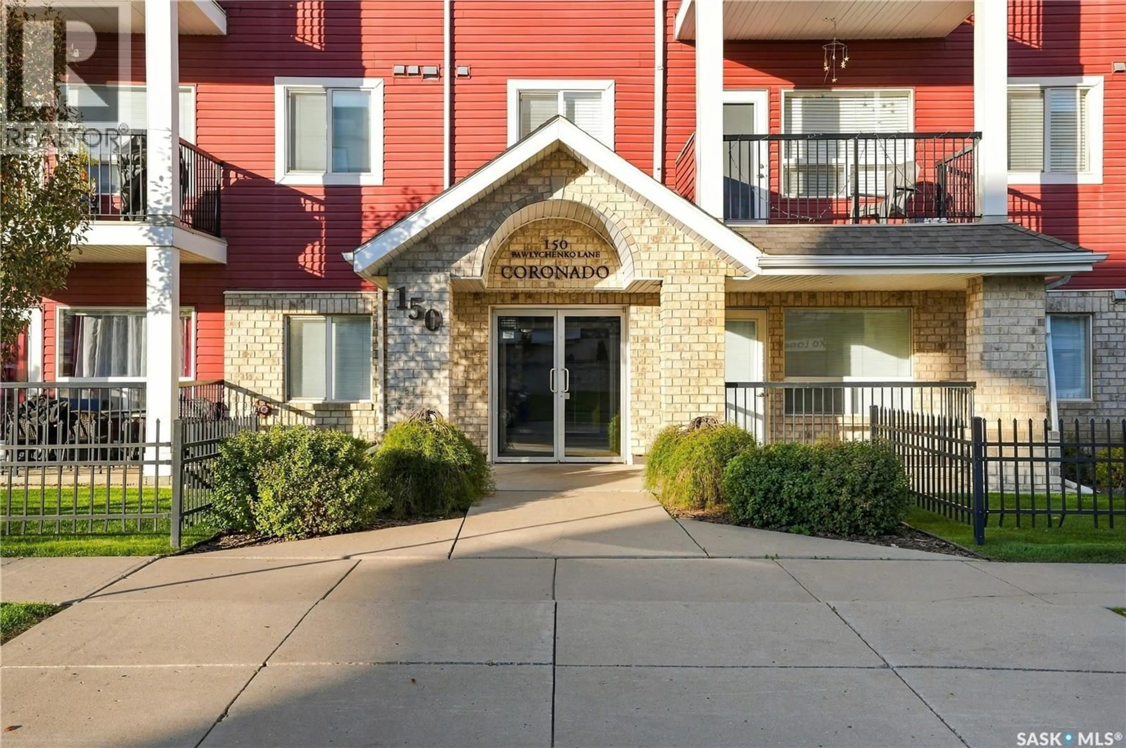 Indoor foyer for 319 150 PAWLYCHENKO LANE, Saskatoon Saskatchewan S7V0B4