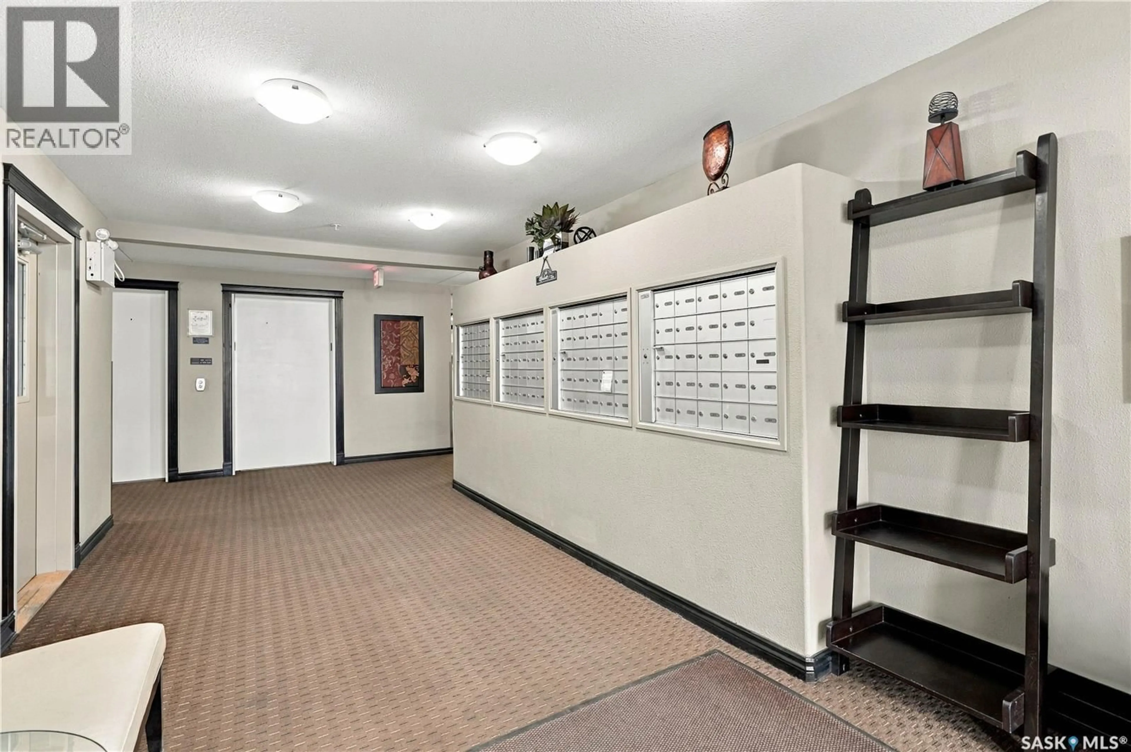 Indoor foyer for 319 150 PAWLYCHENKO LANE, Saskatoon Saskatchewan S7V0B4