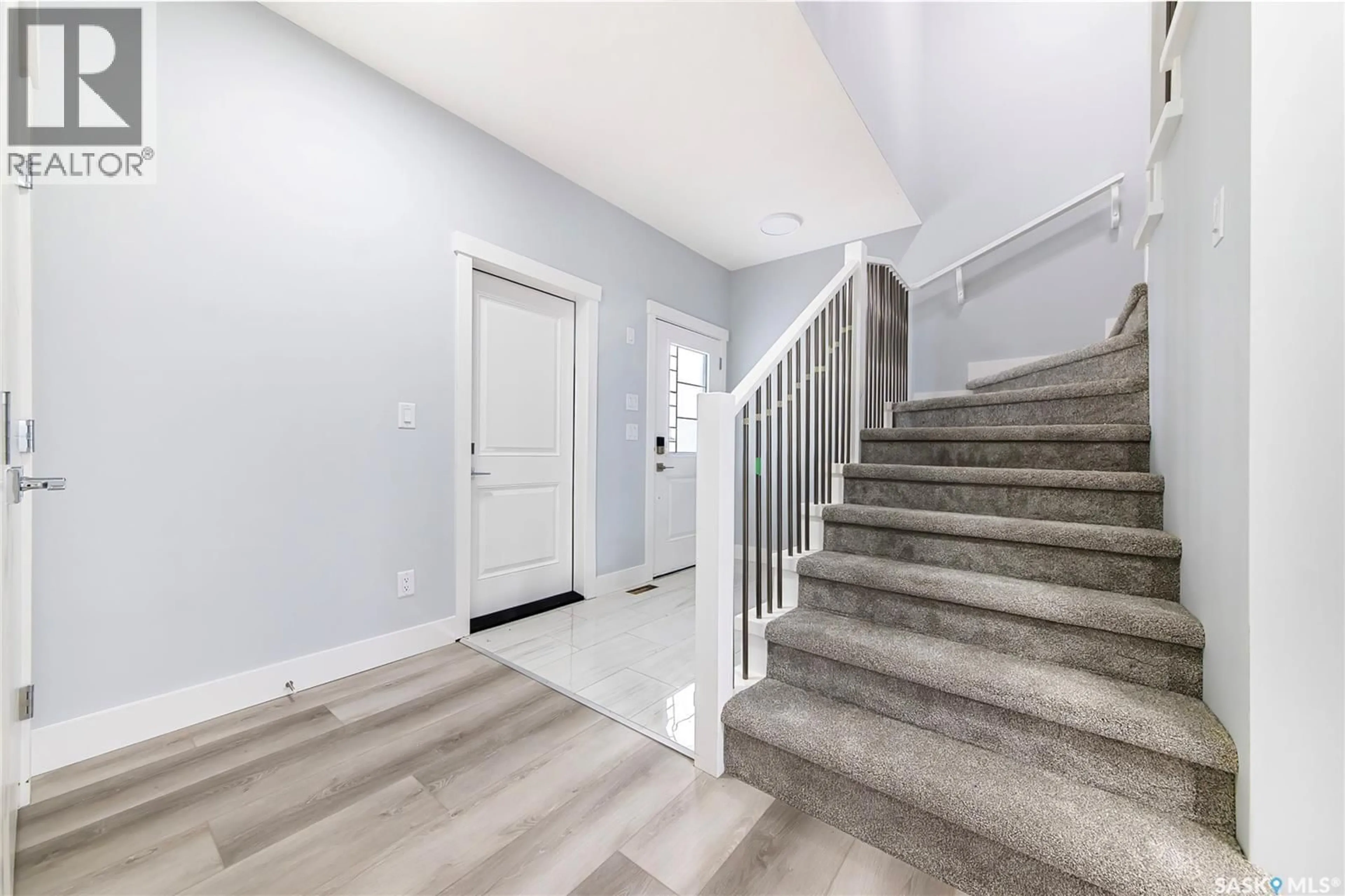 Indoor entryway for 215 TASKAMANWA STREET, Saskatoon Saskatchewan