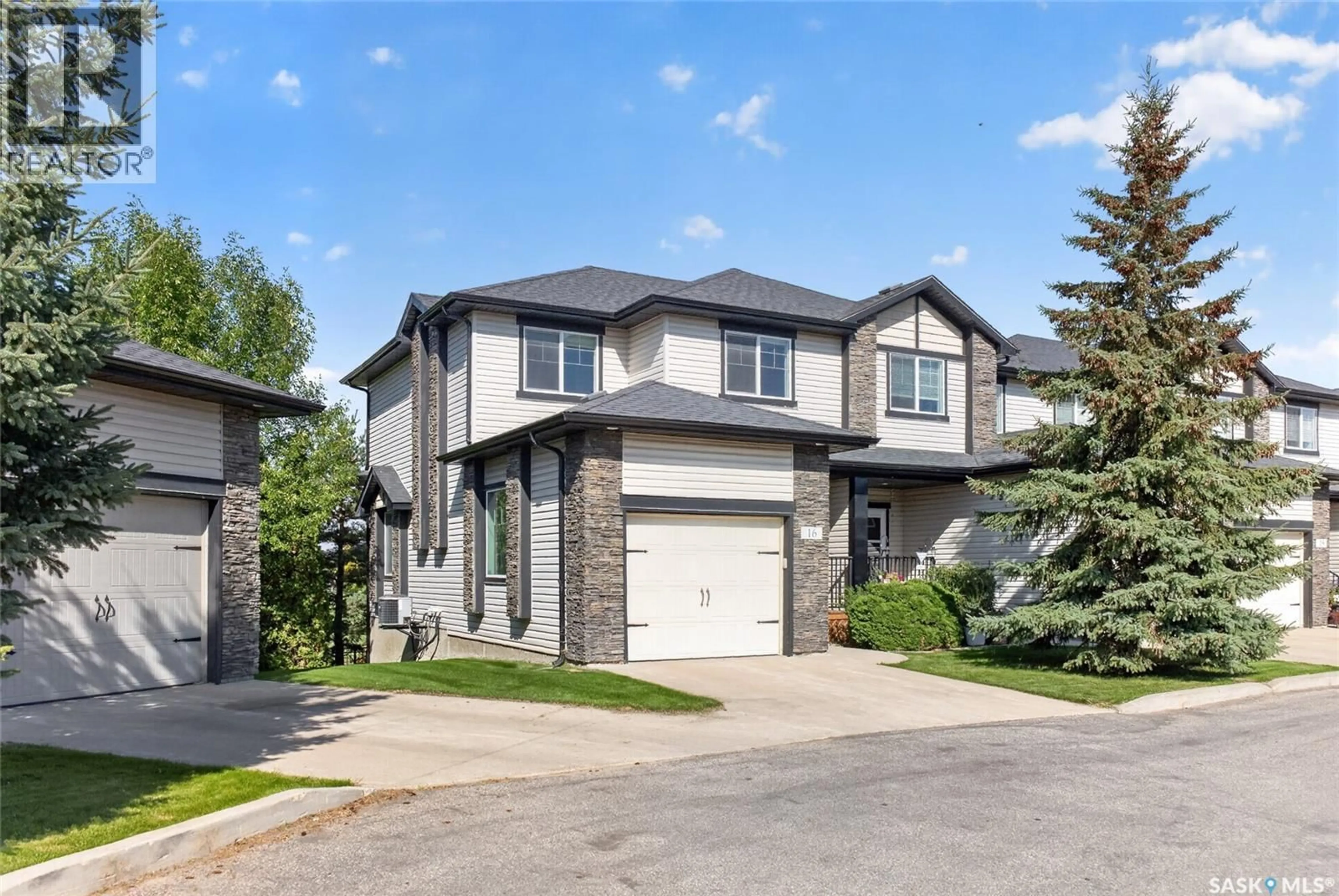 Home with vinyl exterior material, street for 215 - 16 HAMPTON GREEN, Saskatoon Saskatchewan S7R0G7