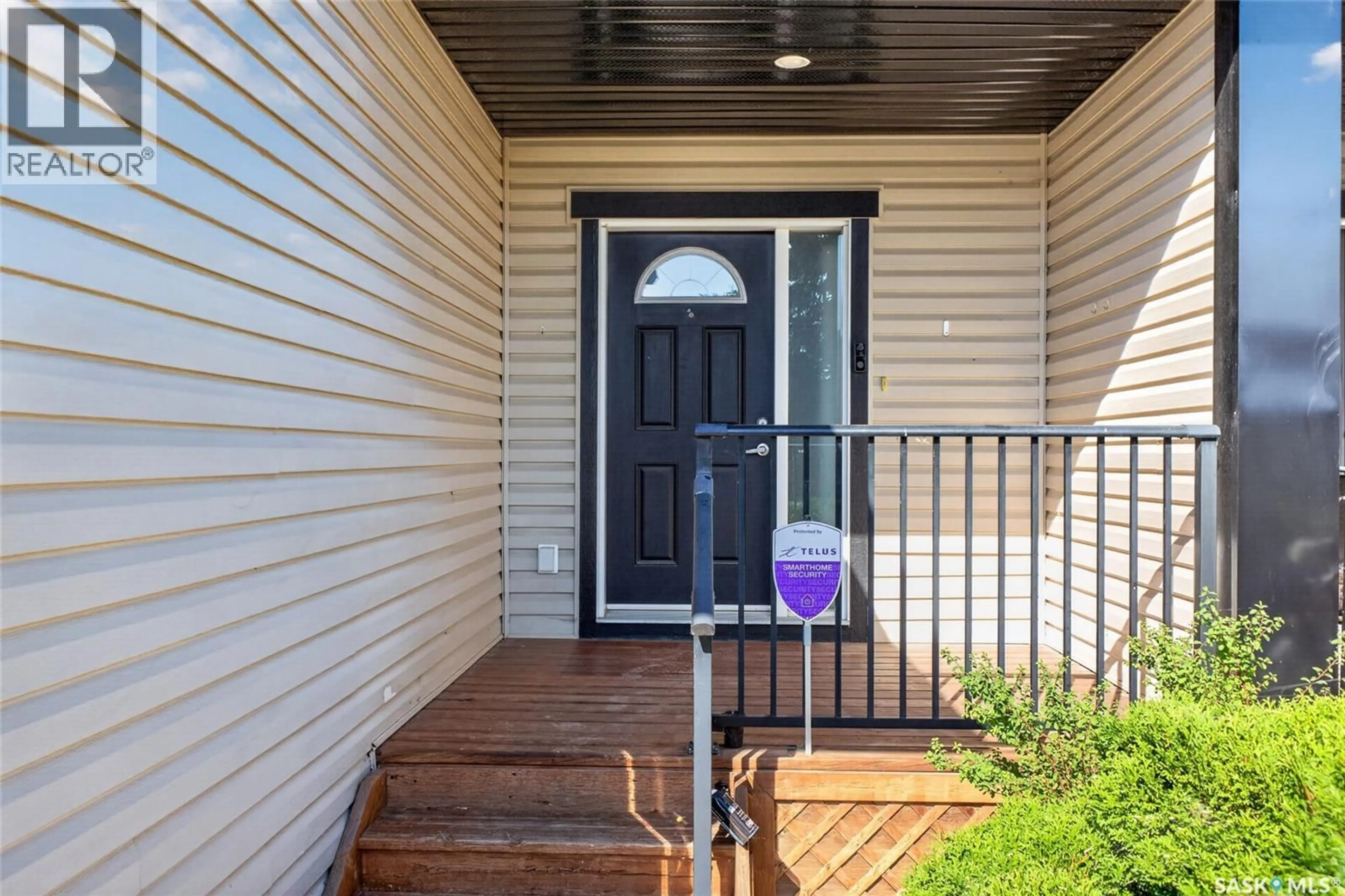 Indoor entryway for 215 - 16 HAMPTON GREEN, Saskatoon Saskatchewan S7R0G7