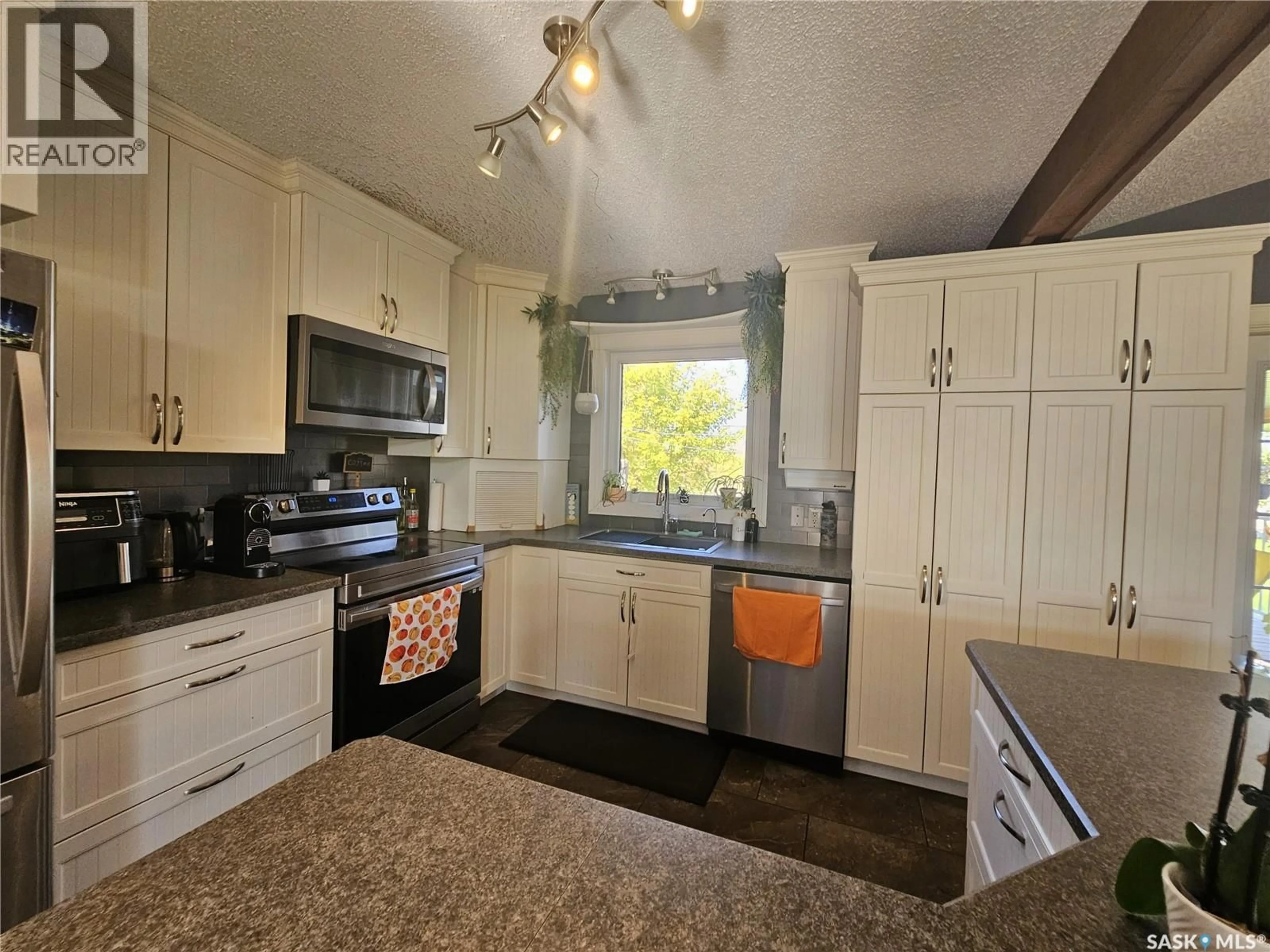 Standard kitchen, unknown for NORTH BATTLEFORD ACREAGE, North Battleford Rm No. 437 Saskatchewan S9A3M1