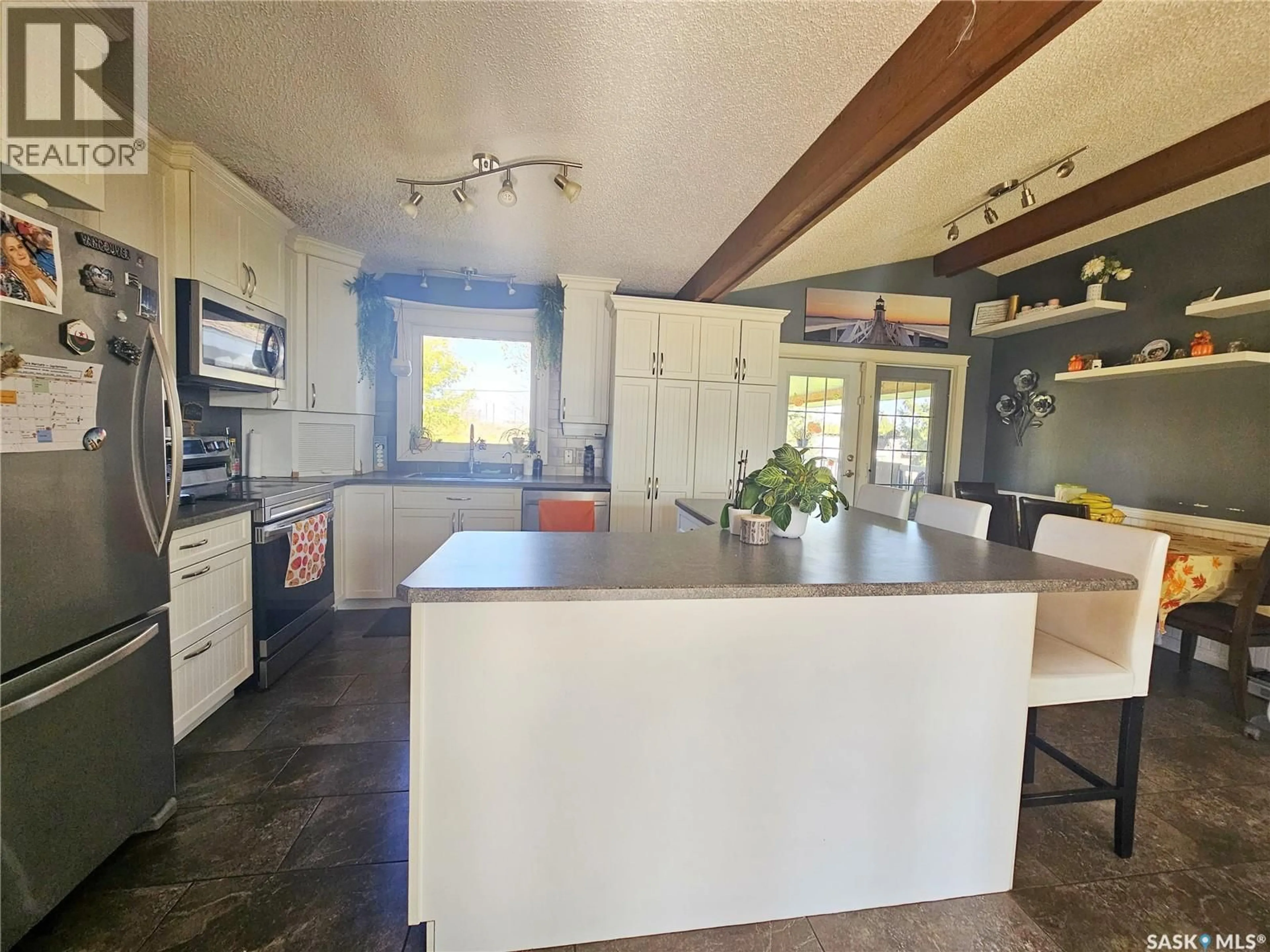 Open concept kitchen, ceramic/tile floor for NORTH BATTLEFORD ACREAGE, North Battleford Rm No. 437 Saskatchewan S9A3M1