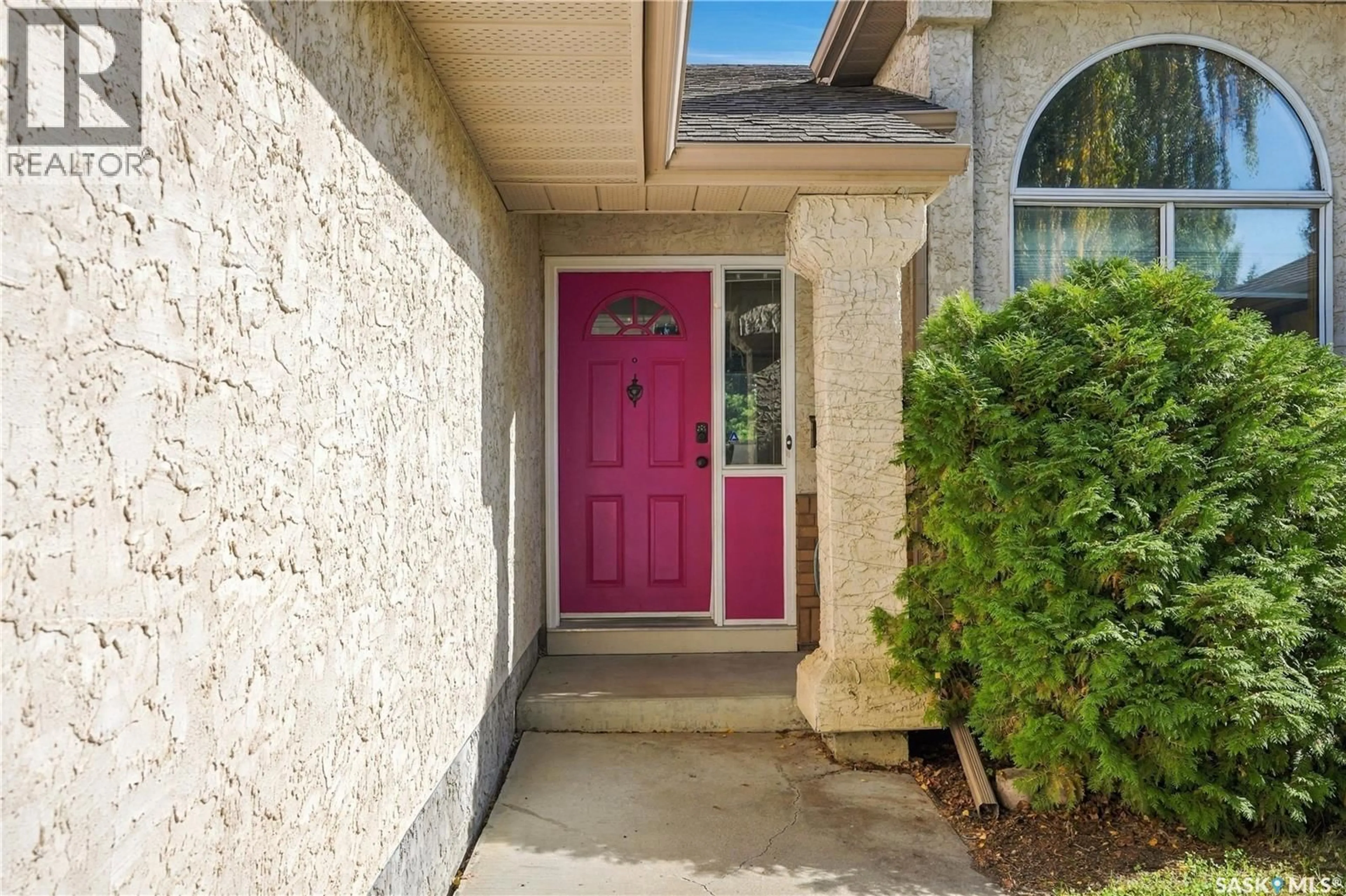 Indoor entryway for 1122 HURLEY WAY, Saskatoon Saskatchewan S7N4J7