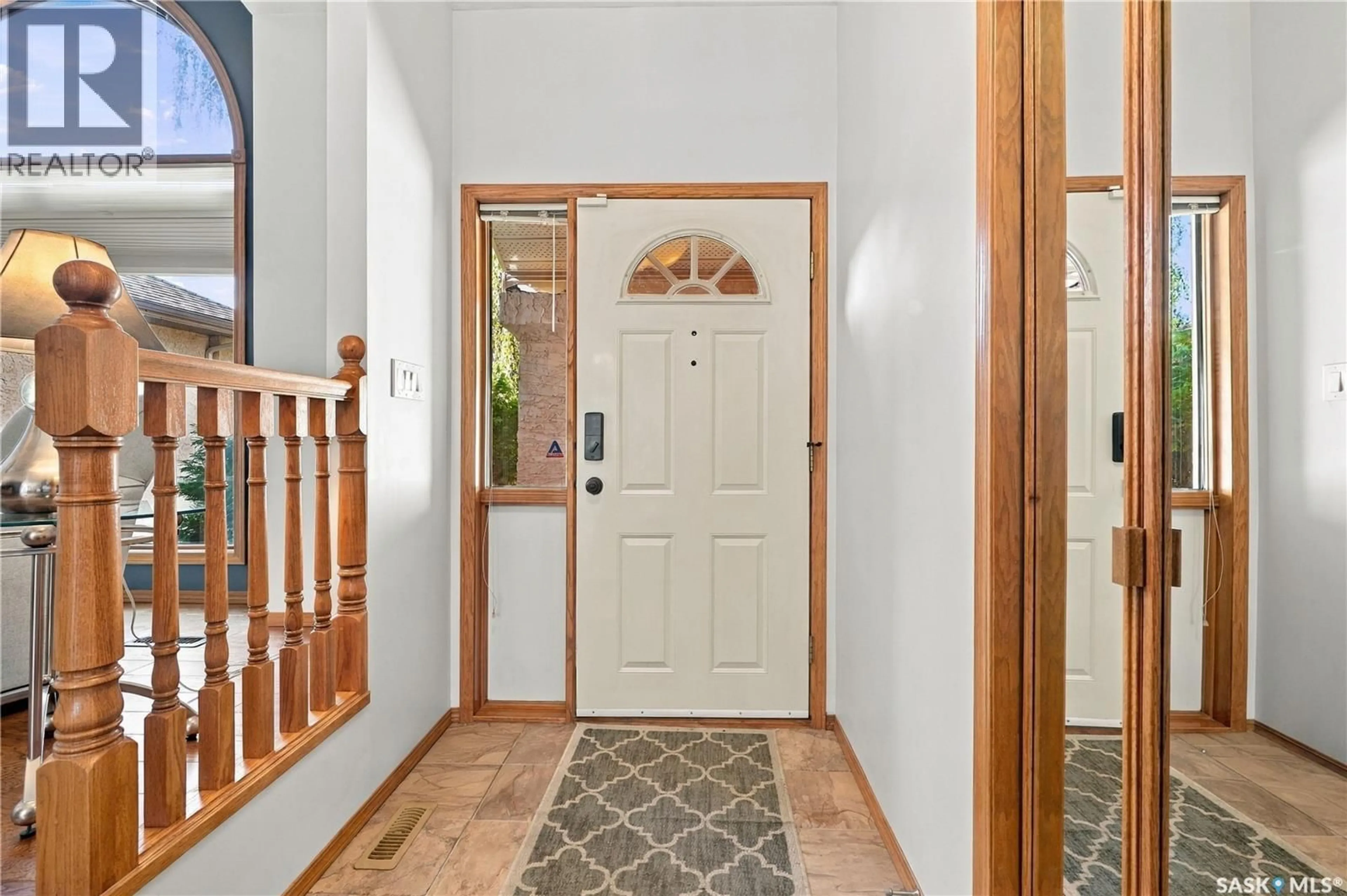 Indoor entryway for 1122 HURLEY WAY, Saskatoon Saskatchewan S7N4J7