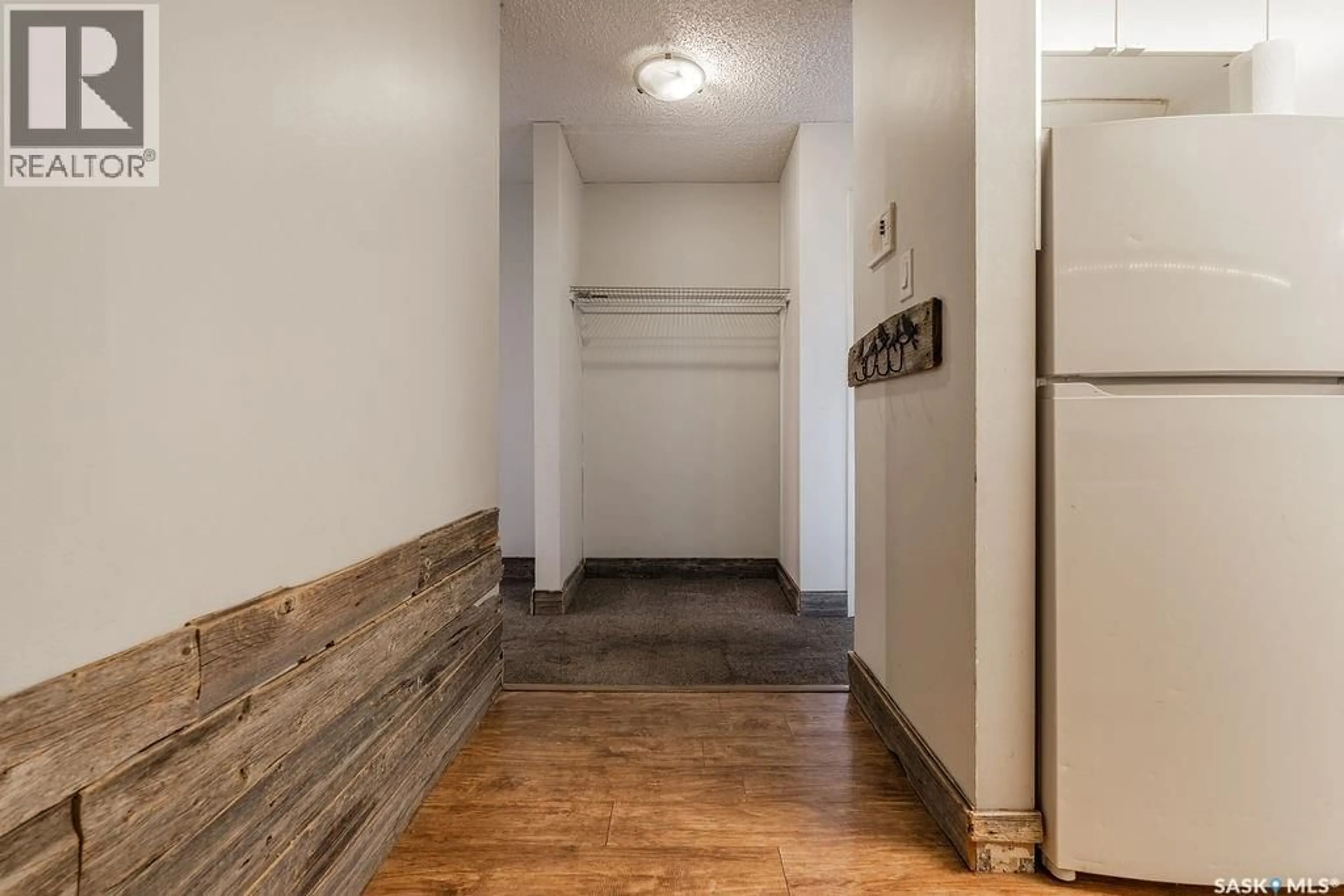 Indoor entryway for 3302 - 212 33RD STREET, Saskatoon Saskatchewan S7L6C9