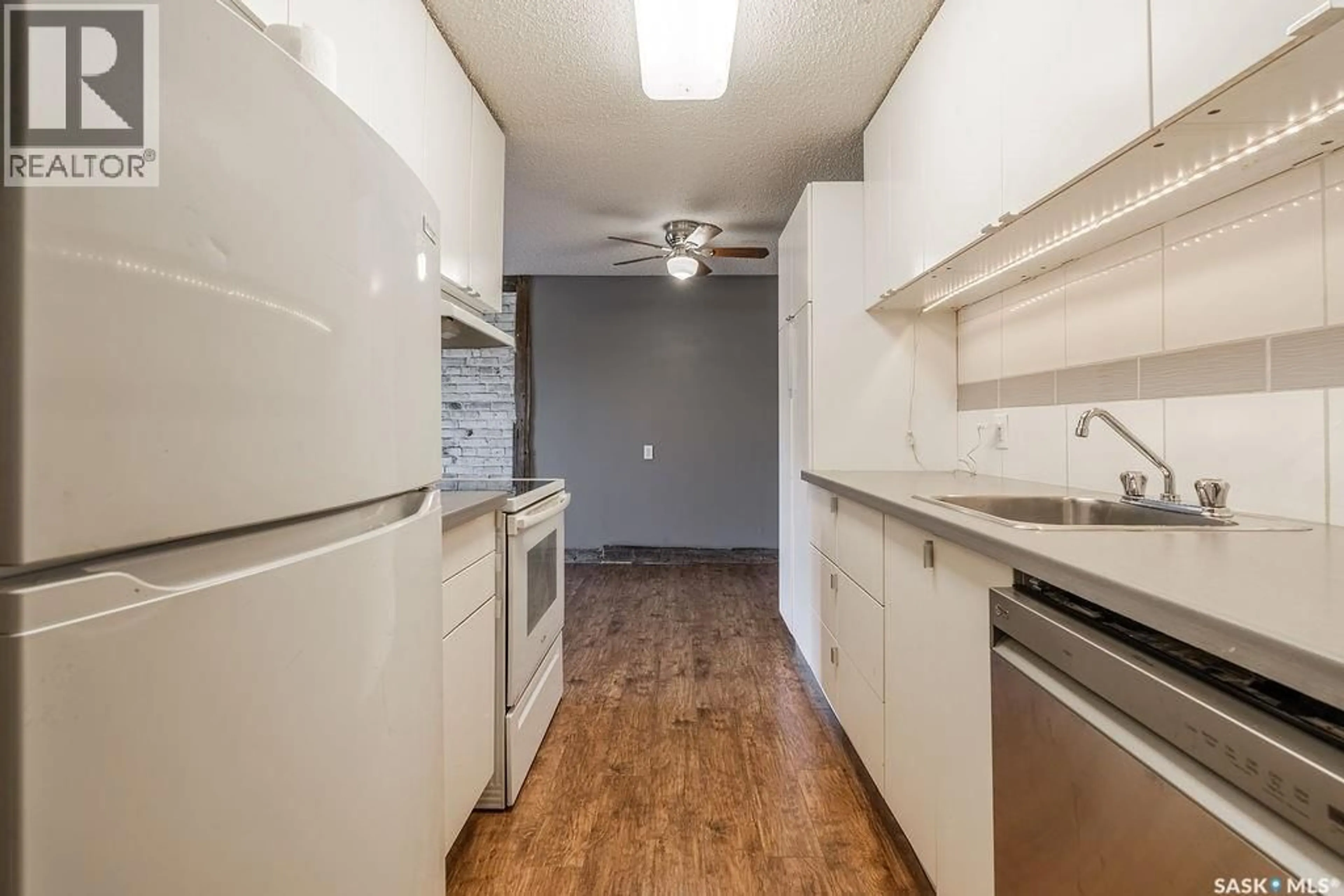Standard kitchen, wood/laminate floor for 3302 - 212 33RD STREET, Saskatoon Saskatchewan S7L6C9