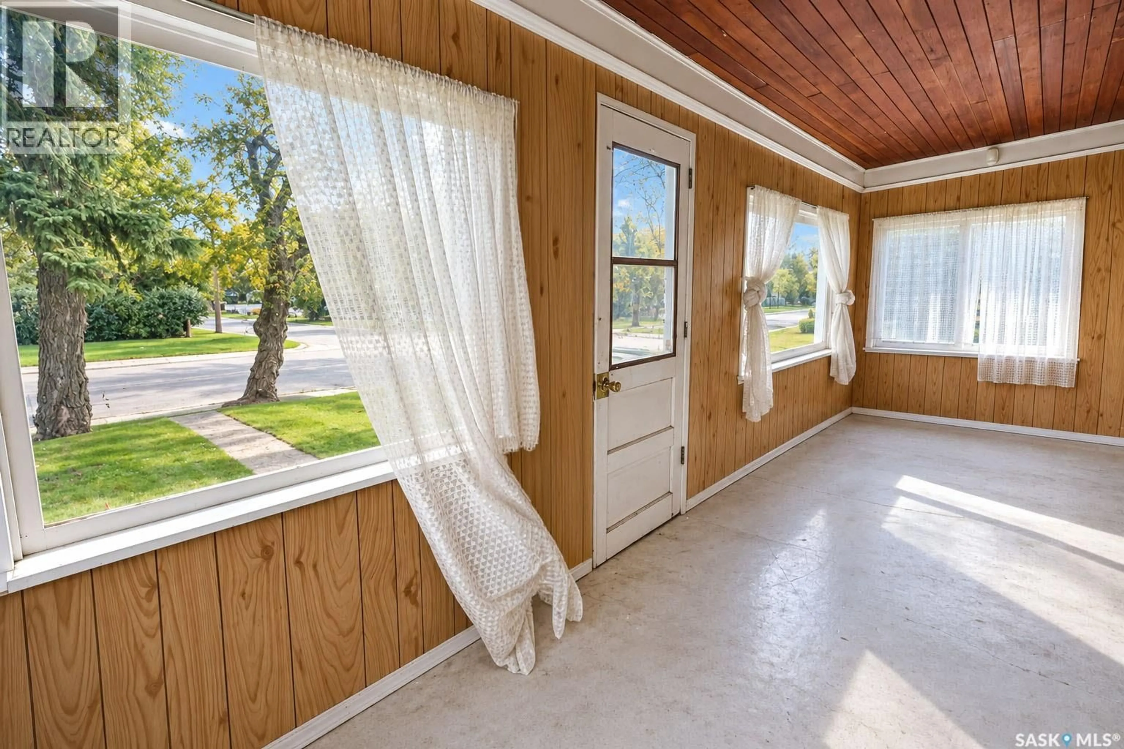 Indoor entryway for 499 23RD STREET, Prince Albert Saskatchewan S6V1P9