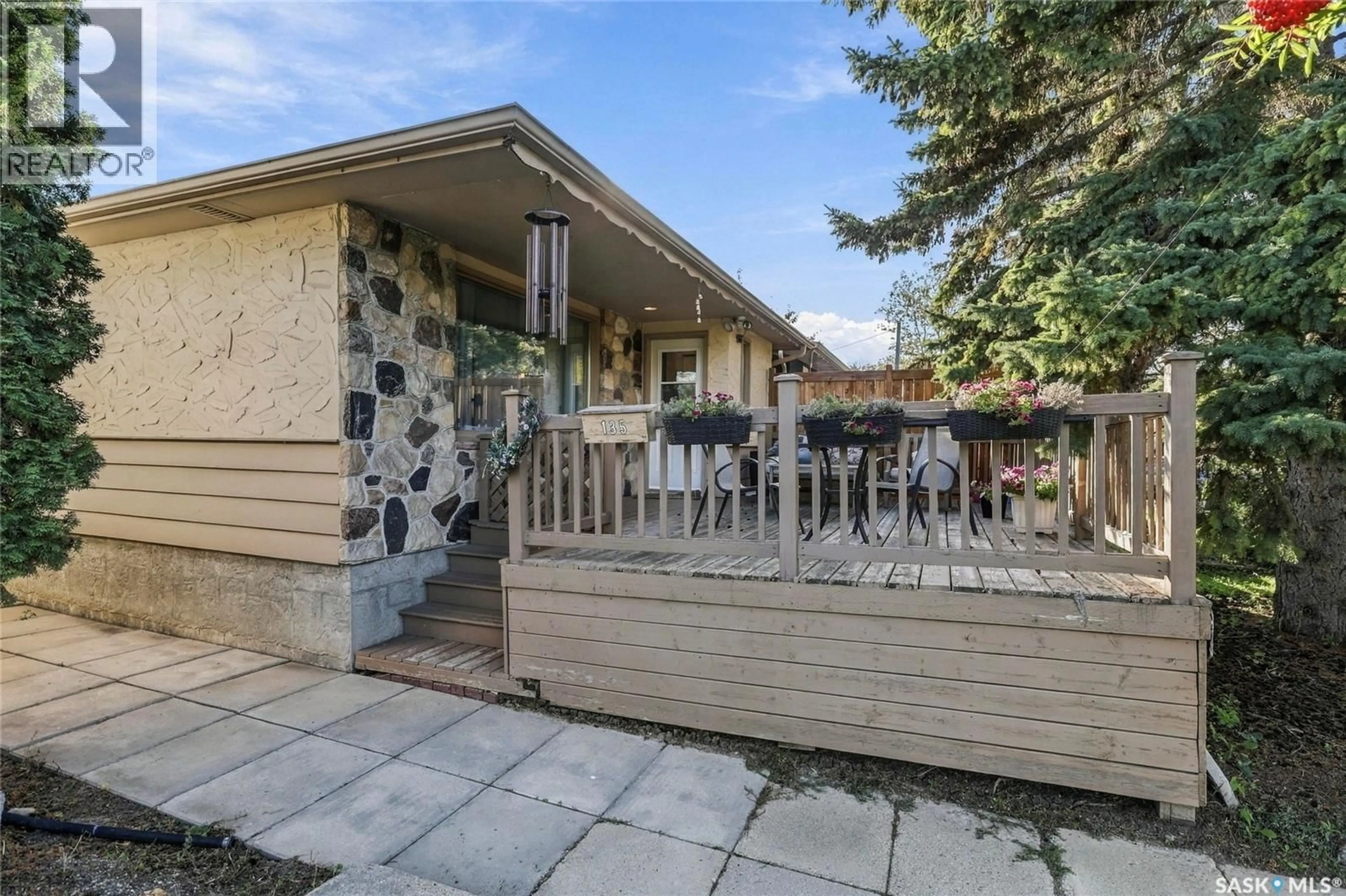 Patio, street for 135 BROADWAY AVENUE, Regina Saskatchewan S4N1B2