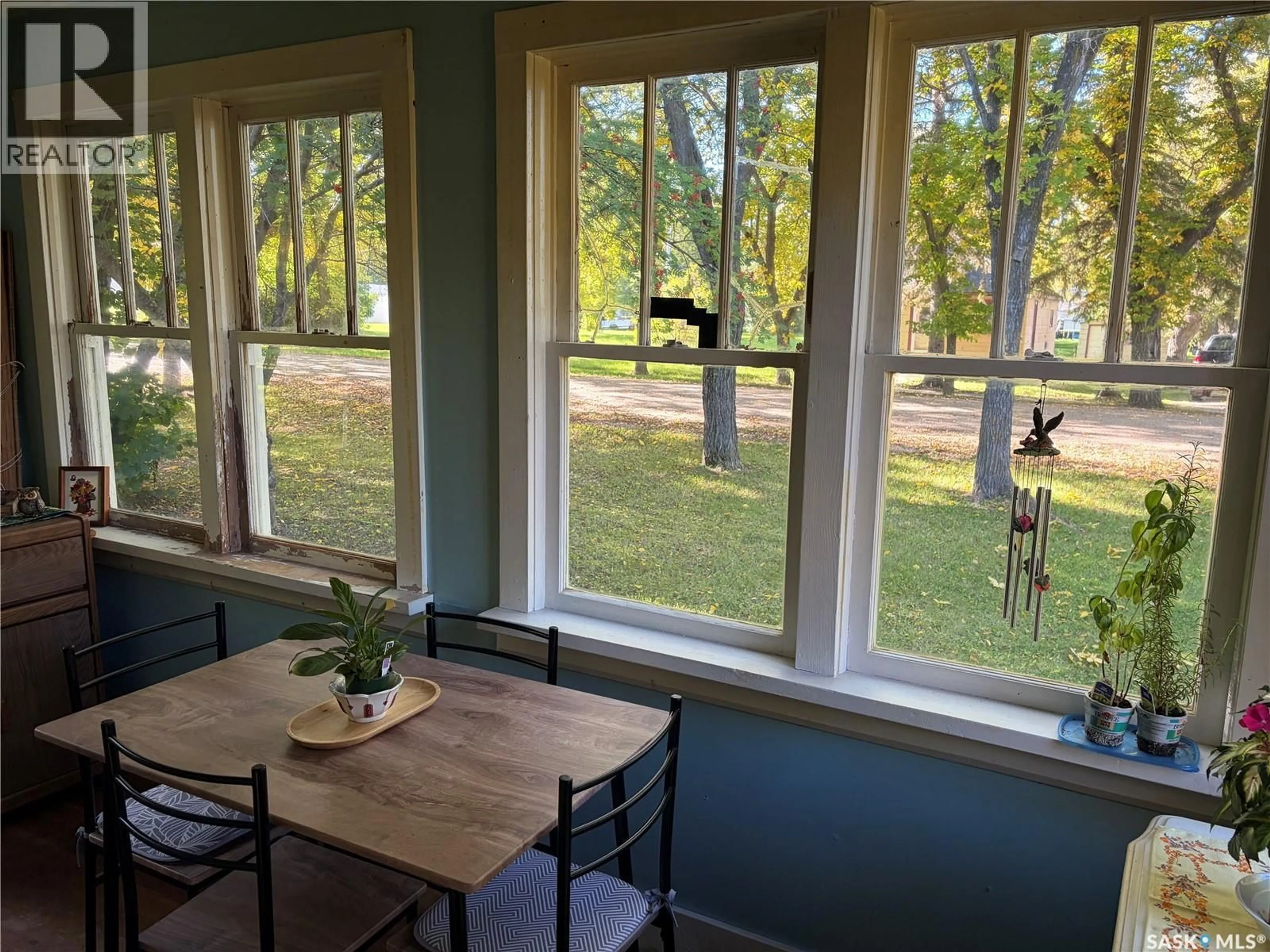 Dining room, wood/laminate floor for 417 3RD AVENUE, Semans Saskatchewan S0A3S0