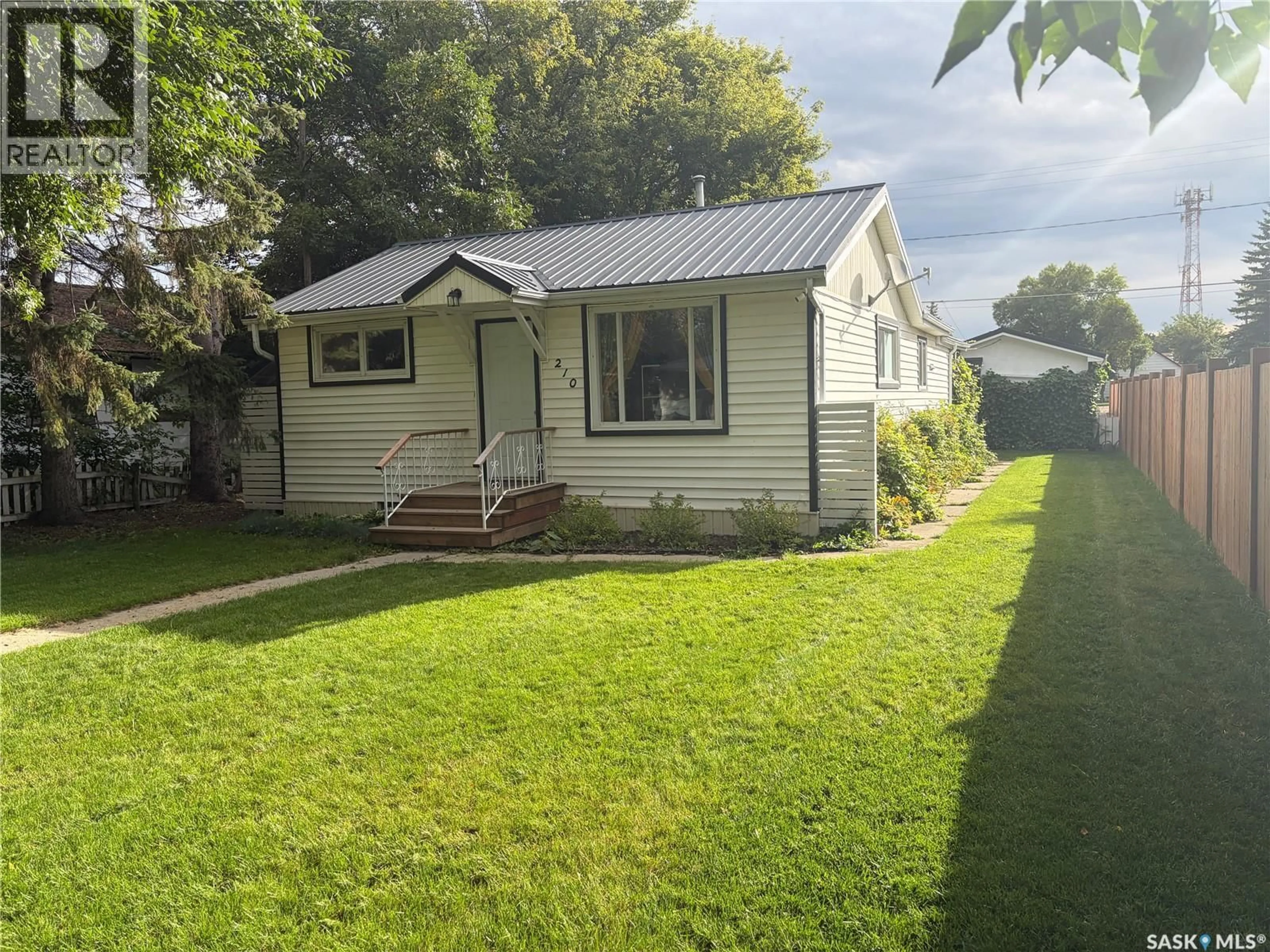 A pic from outside/outdoor area/front of a property/back of a property/a pic from drone, street for 210 2ND STREET, Wadena Saskatchewan S0A4J0