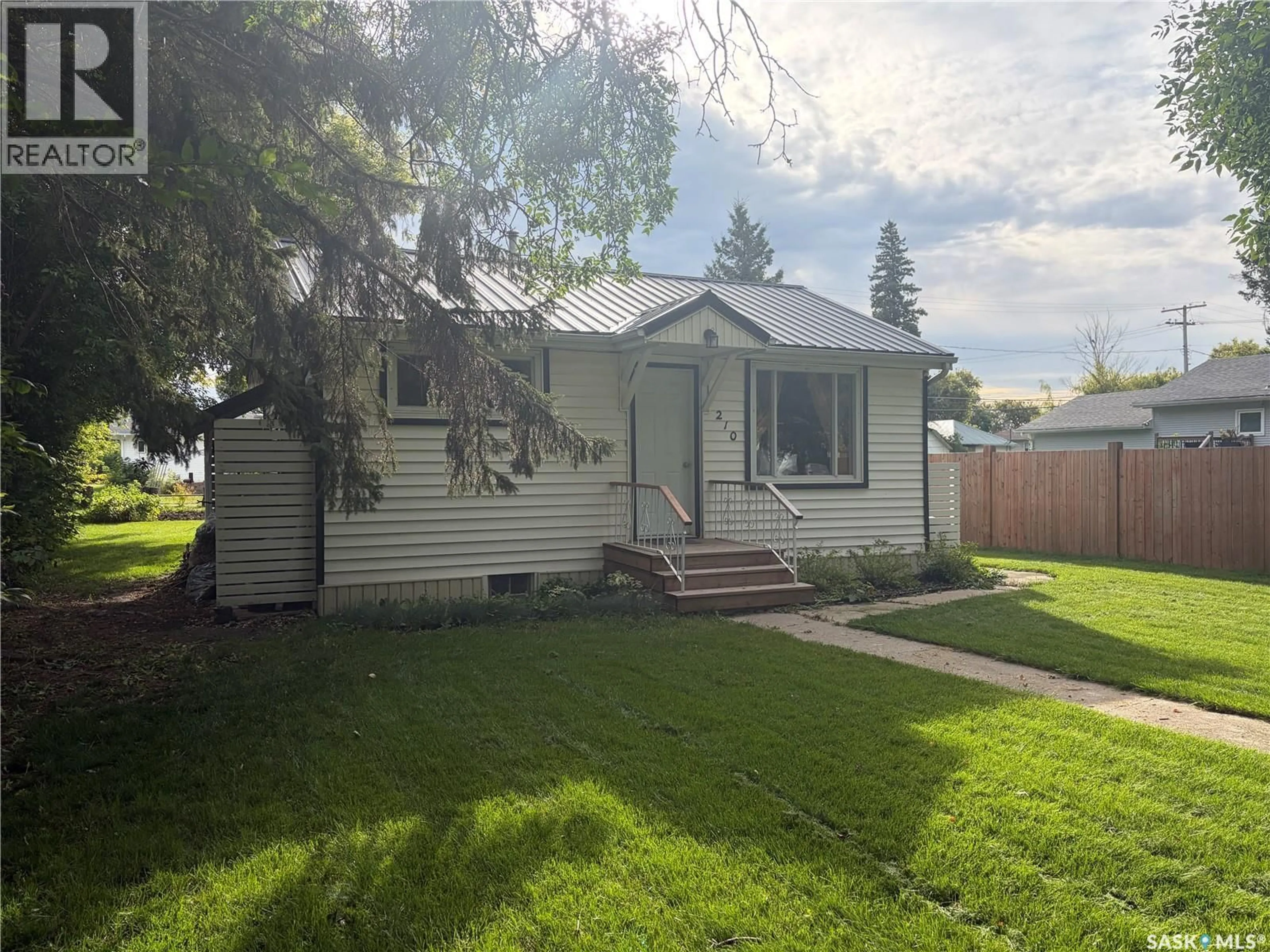 Home with vinyl exterior material, street for 210 2ND STREET, Wadena Saskatchewan S0A4J0